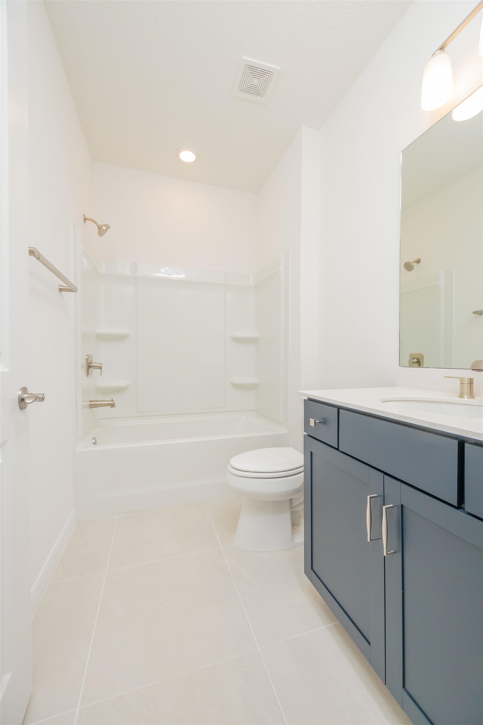 Image 38 of 51 For 166 Fairlake Cir