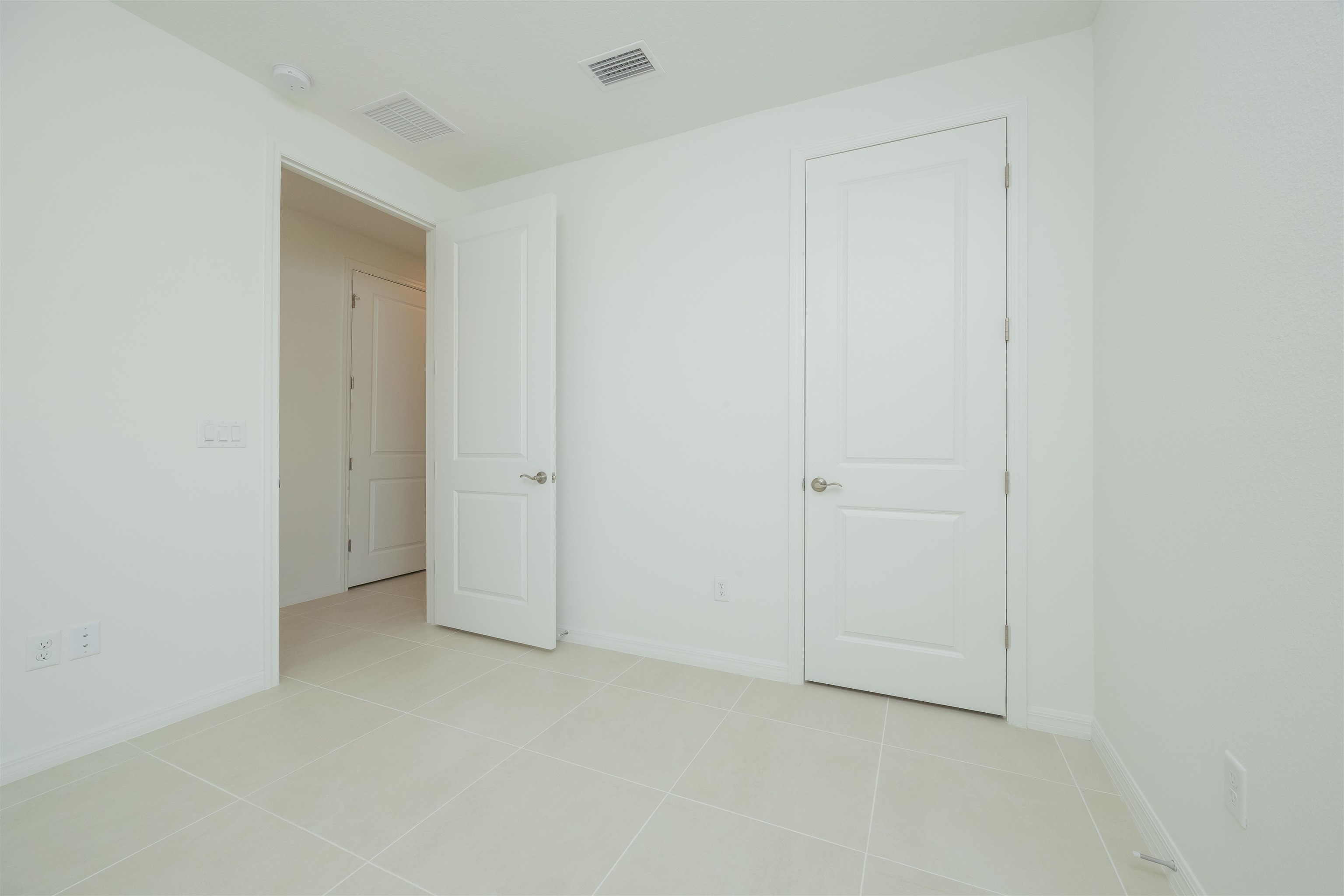 Image 40 of 51 For 166 Fairlake Cir