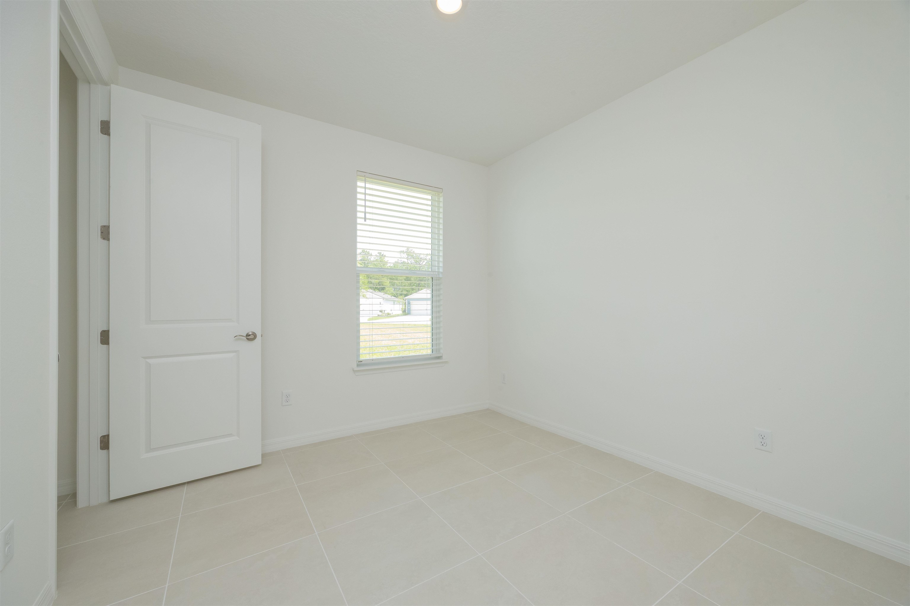 Image 41 of 51 For 166 Fairlake Cir