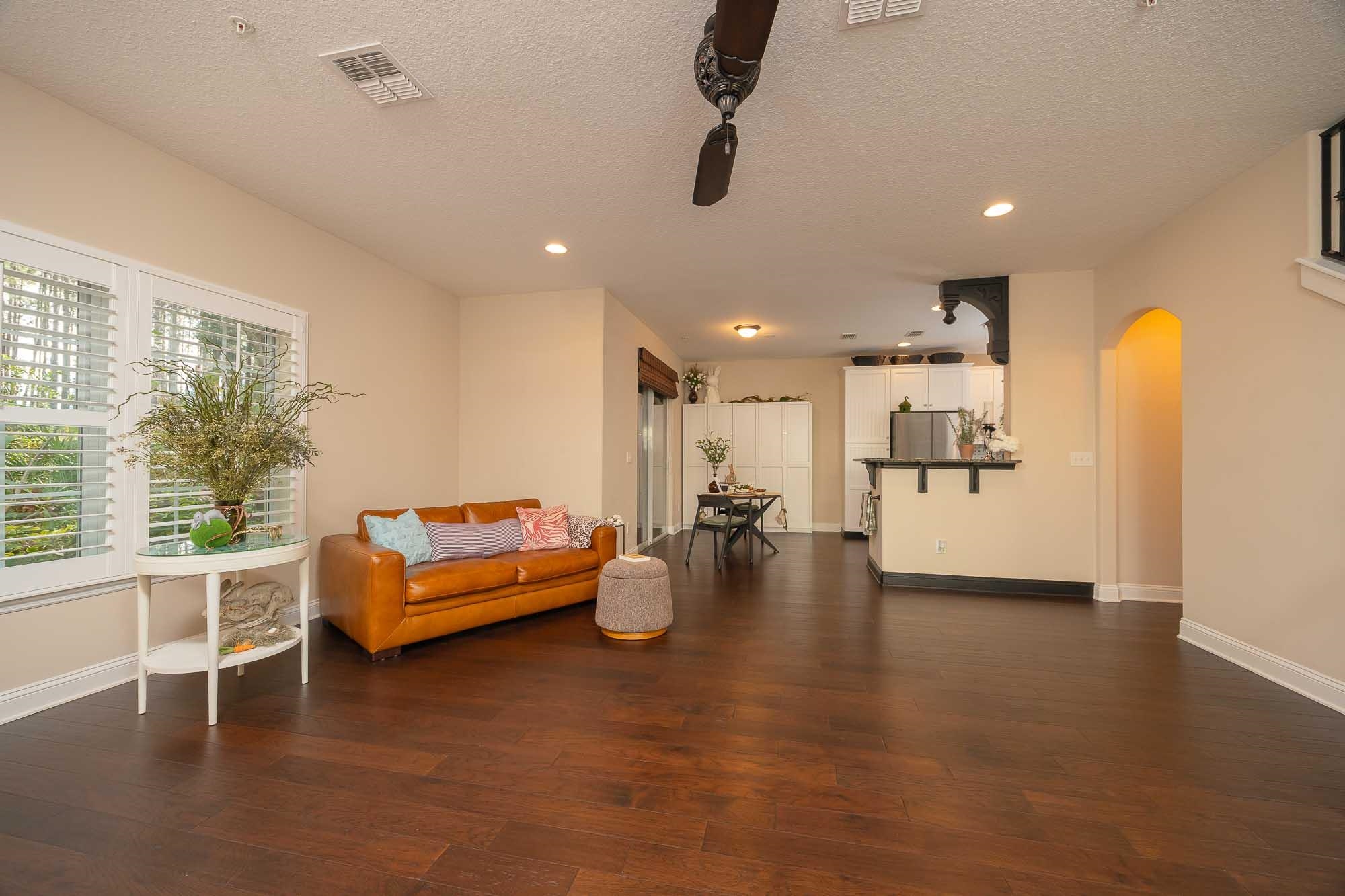 Image 10 of 57 For 64 Grand Ravine Drive