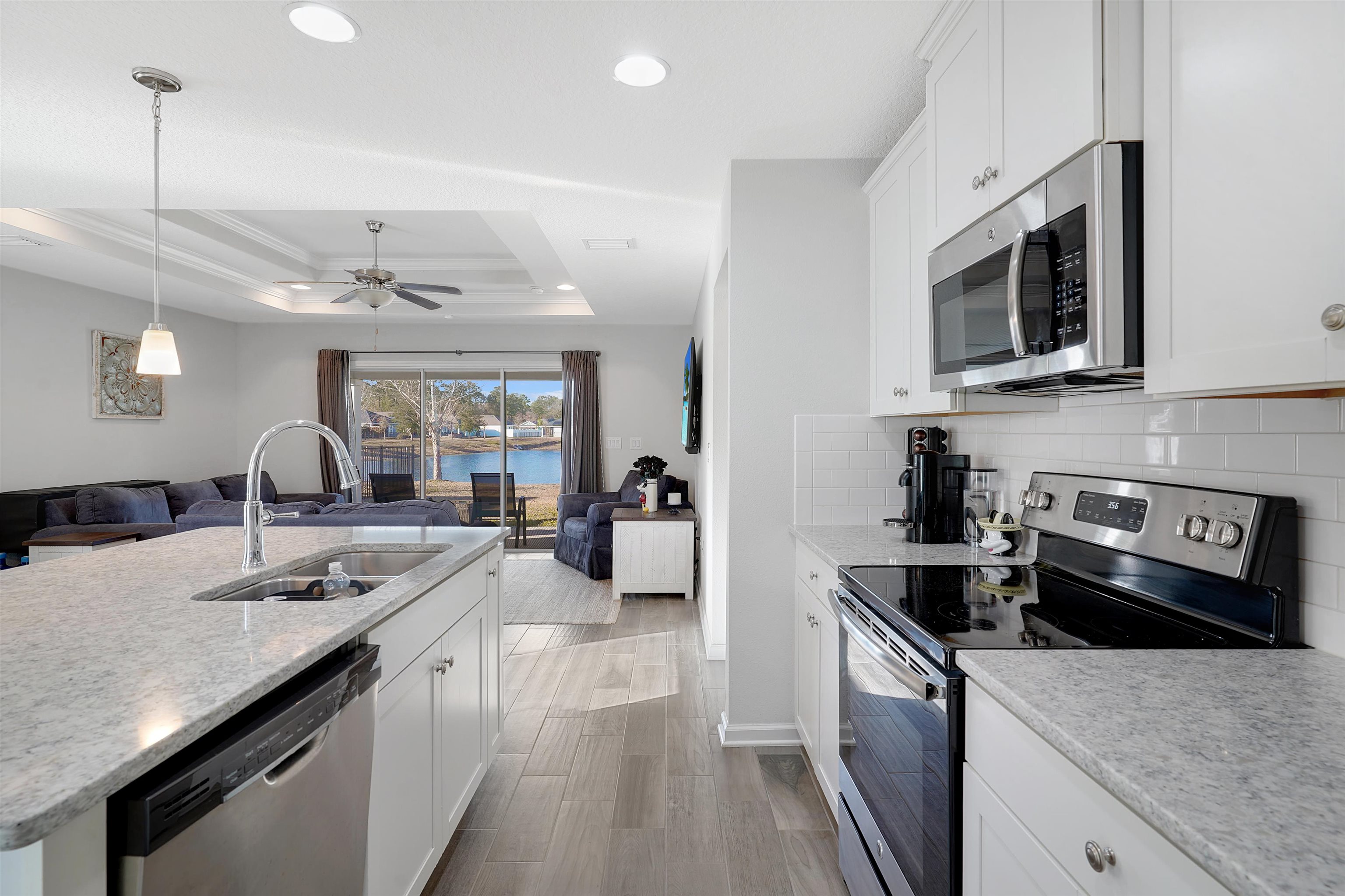 Image 11 of 37 For 124 Santorini Ct