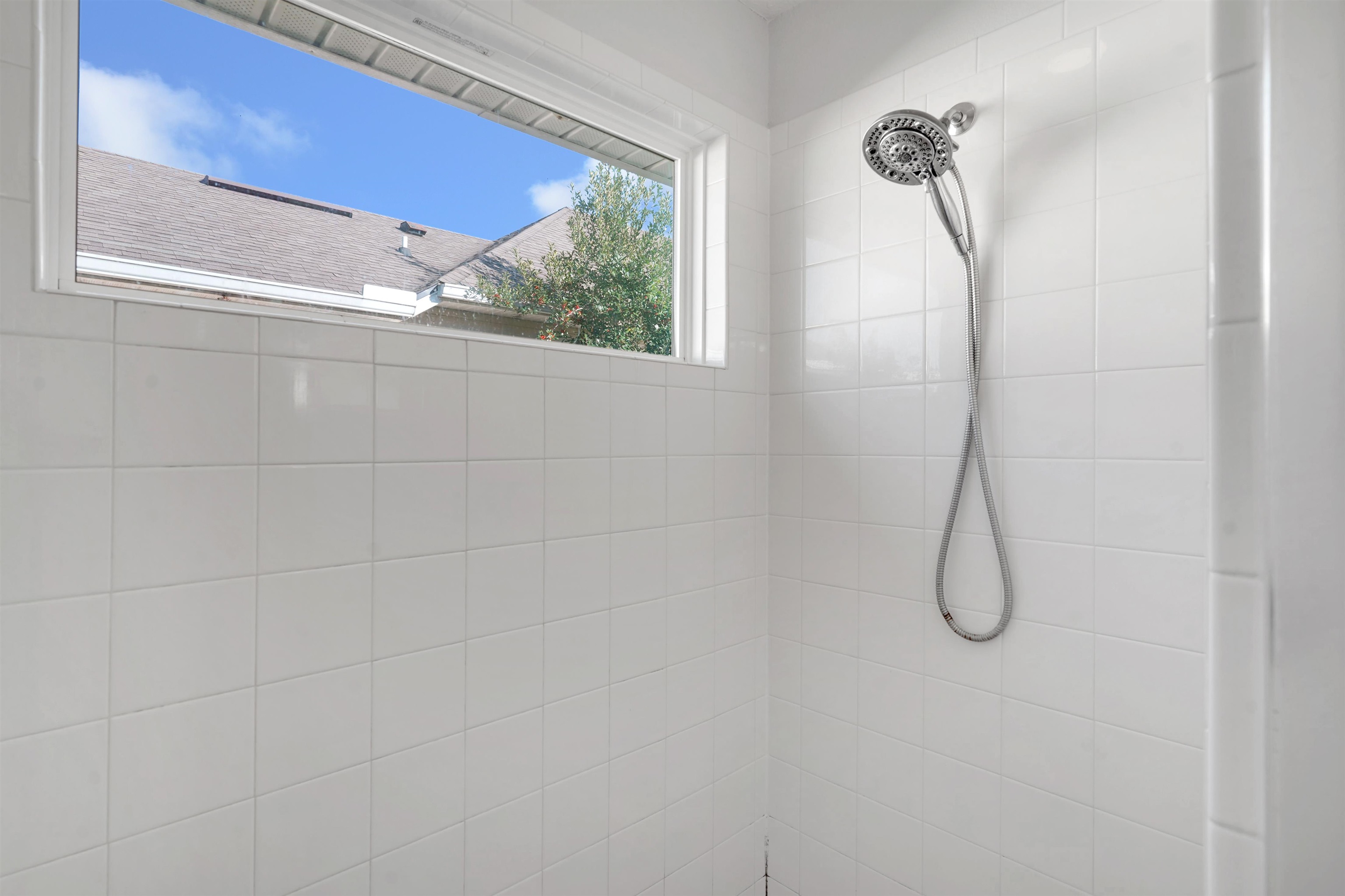 Image 17 of 37 For 124 Santorini Ct