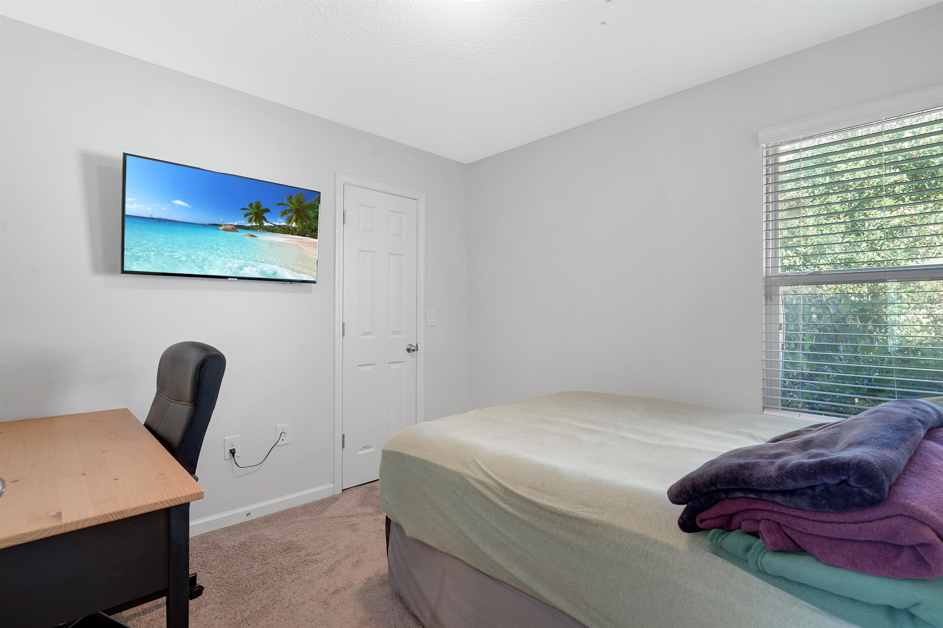 Image 20 of 37 For 124 Santorini Ct