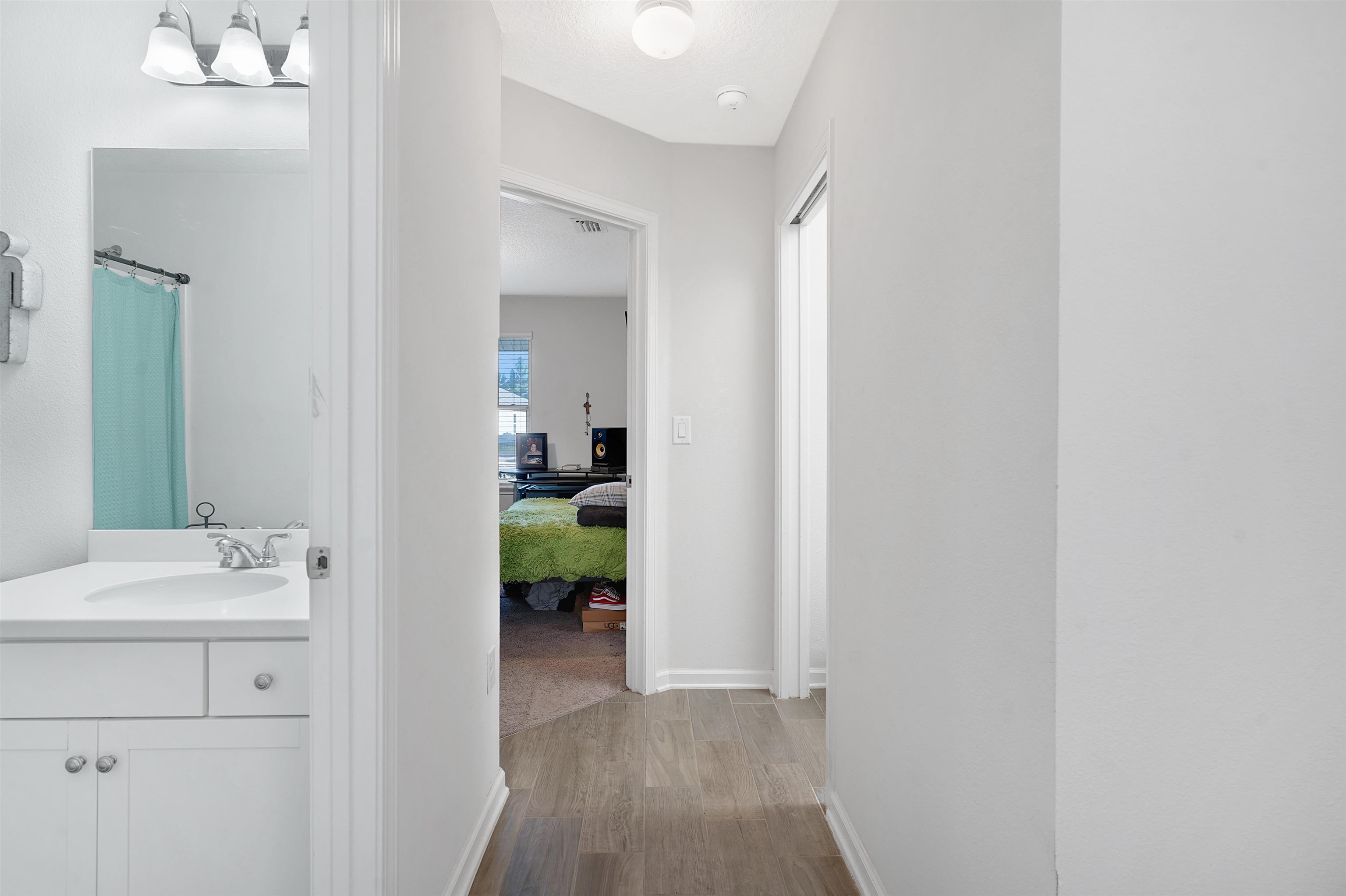 Image 22 of 37 For 124 Santorini Ct