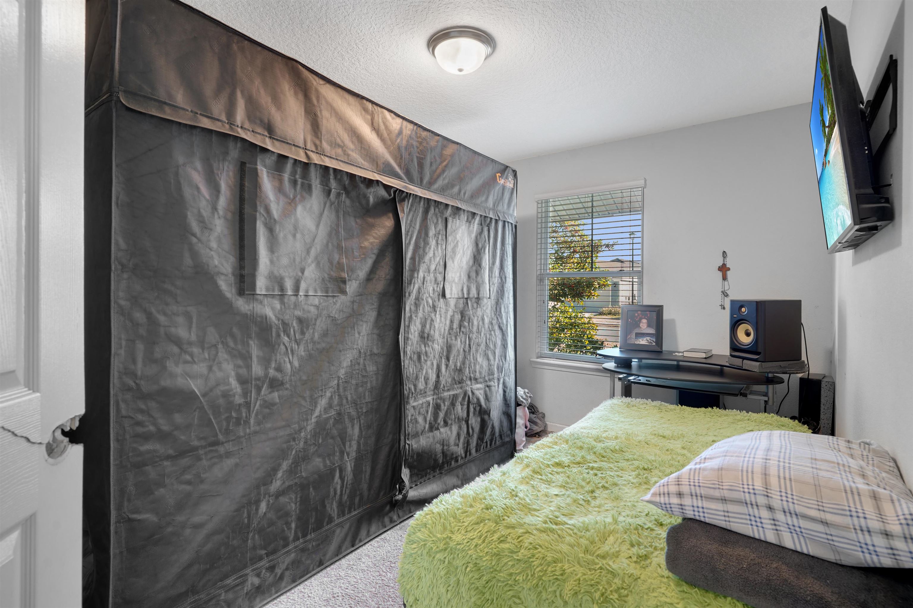 Image 24 of 37 For 124 Santorini Ct