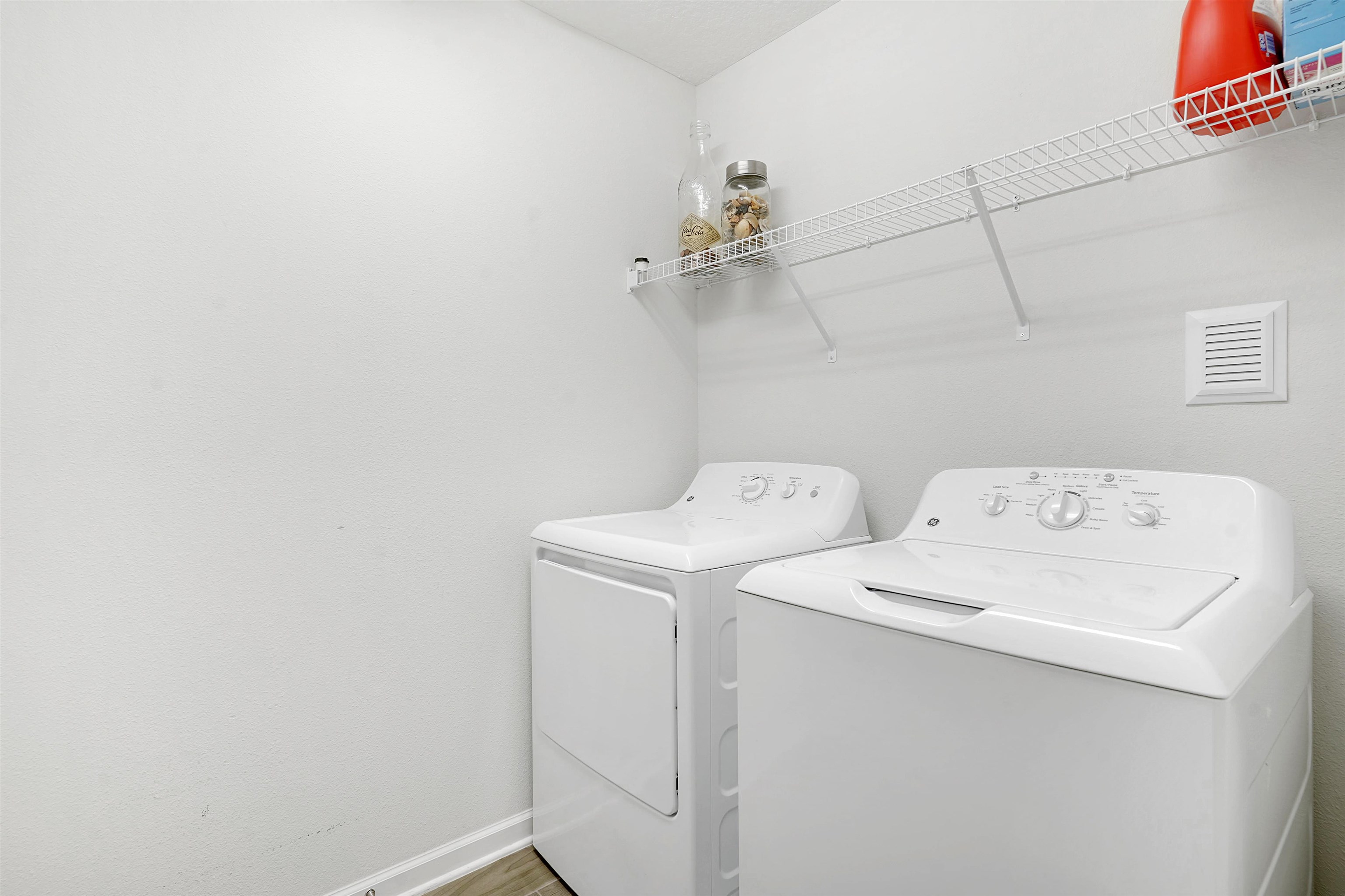 Image 26 of 37 For 124 Santorini Ct