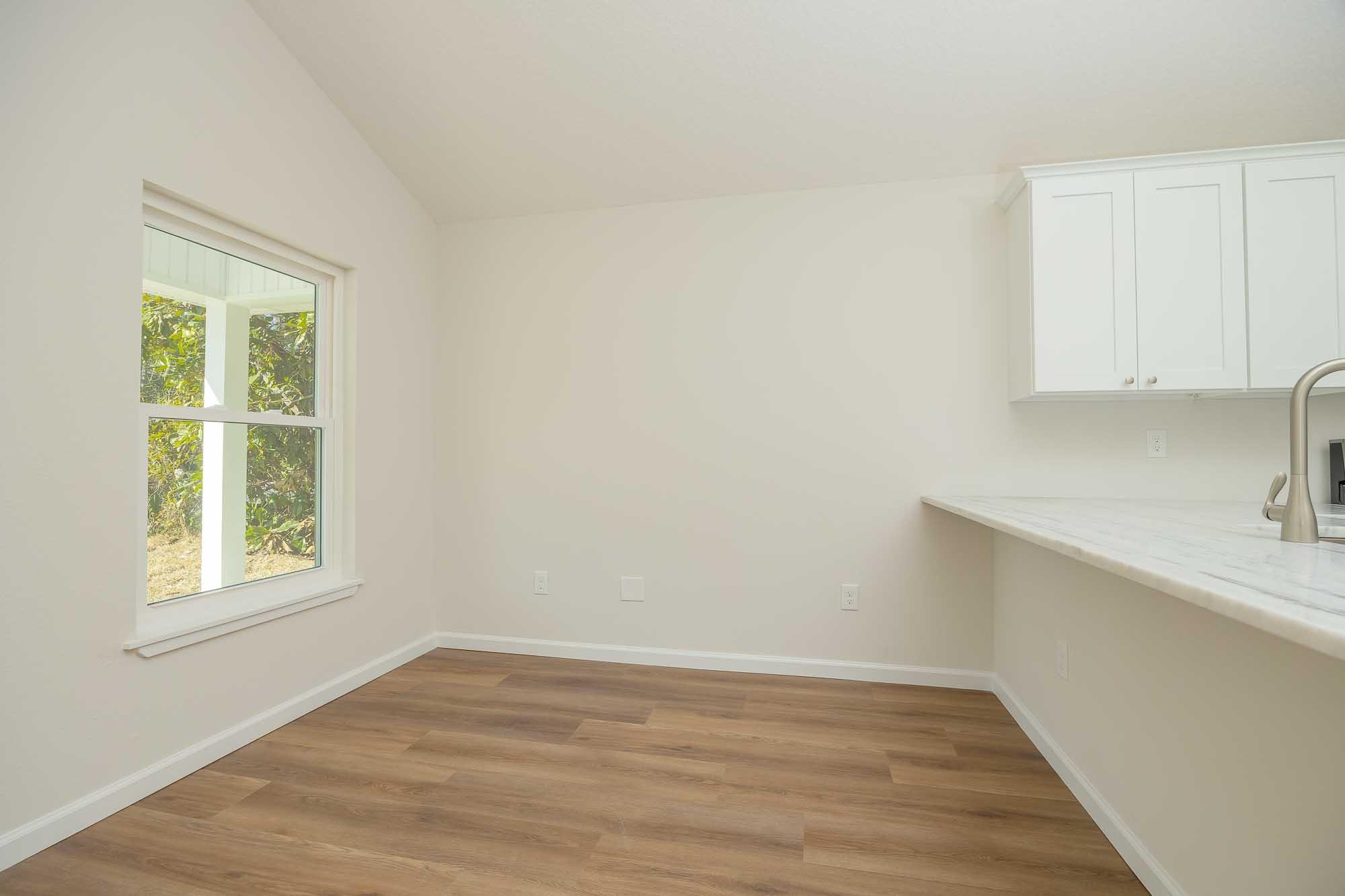 Image 10 of 53 For 650 St Johns St S