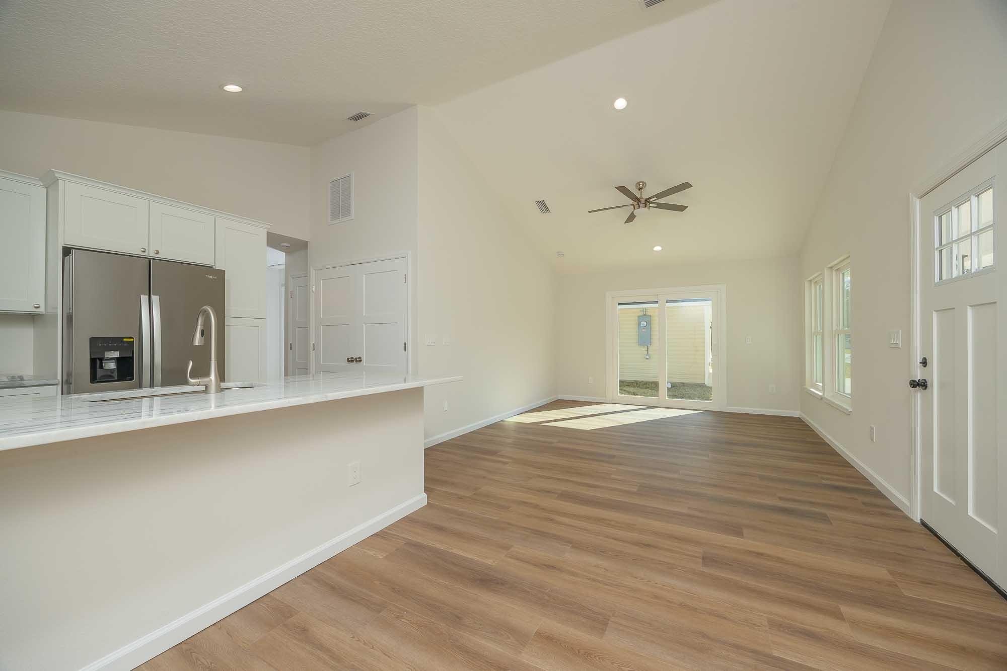 Image 12 of 53 For 650 St Johns St S