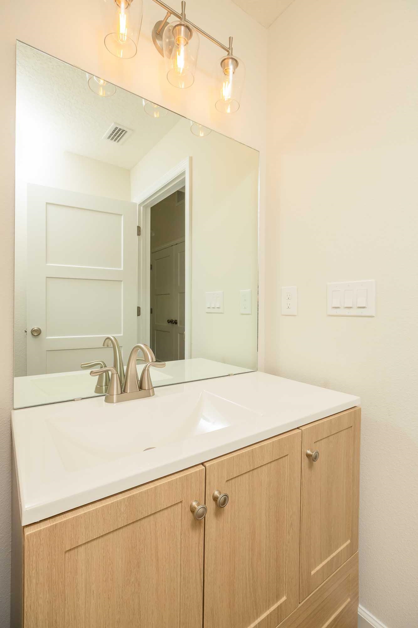 Image 21 of 53 For 650 St Johns St S