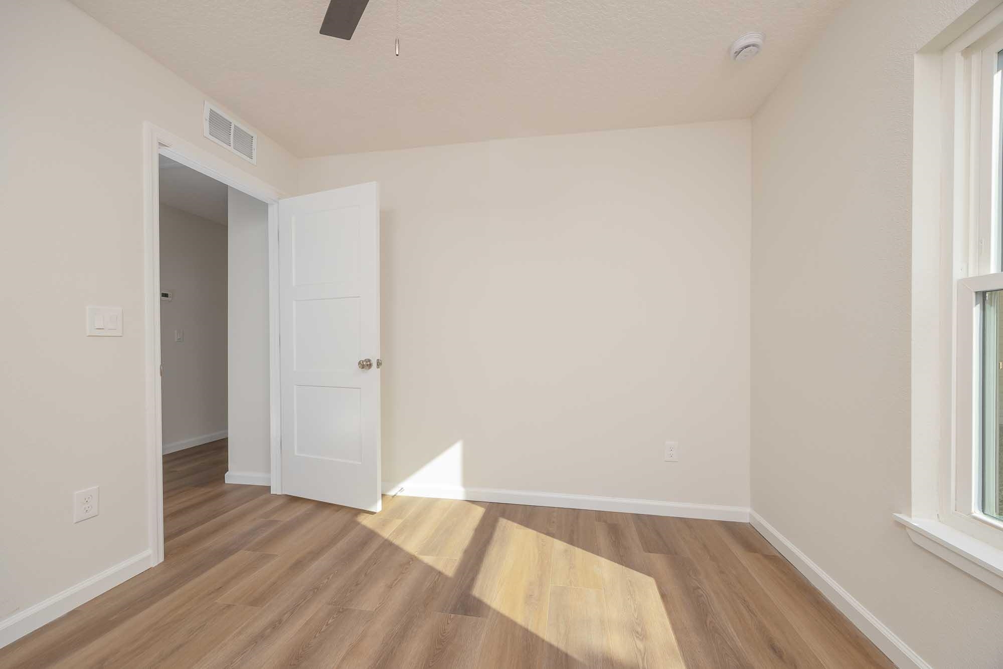 Image 32 of 53 For 650 St Johns St S