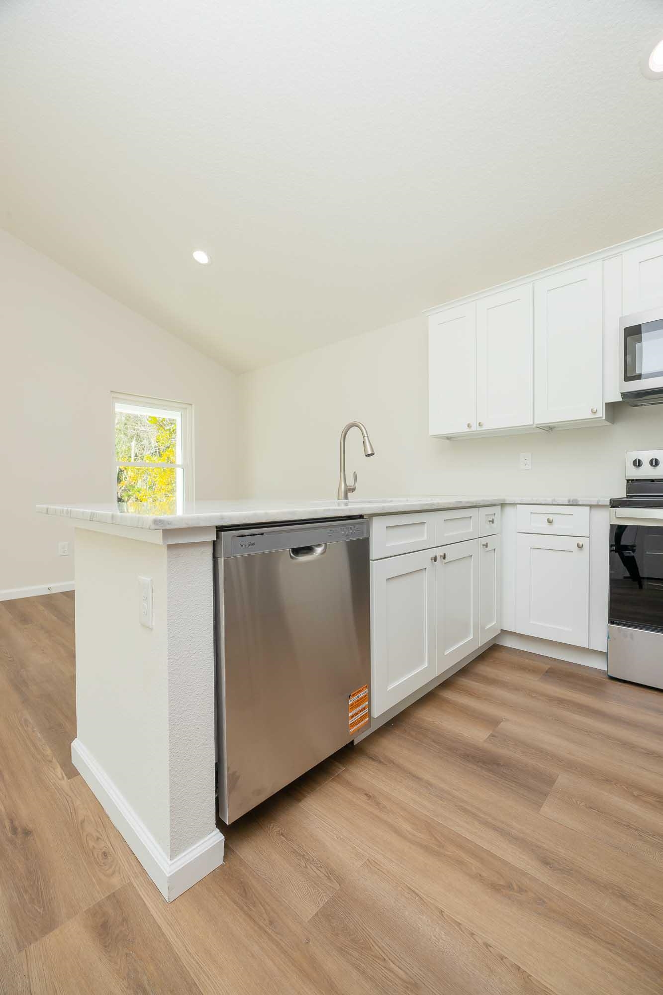 Image 36 of 53 For 650 St Johns St S