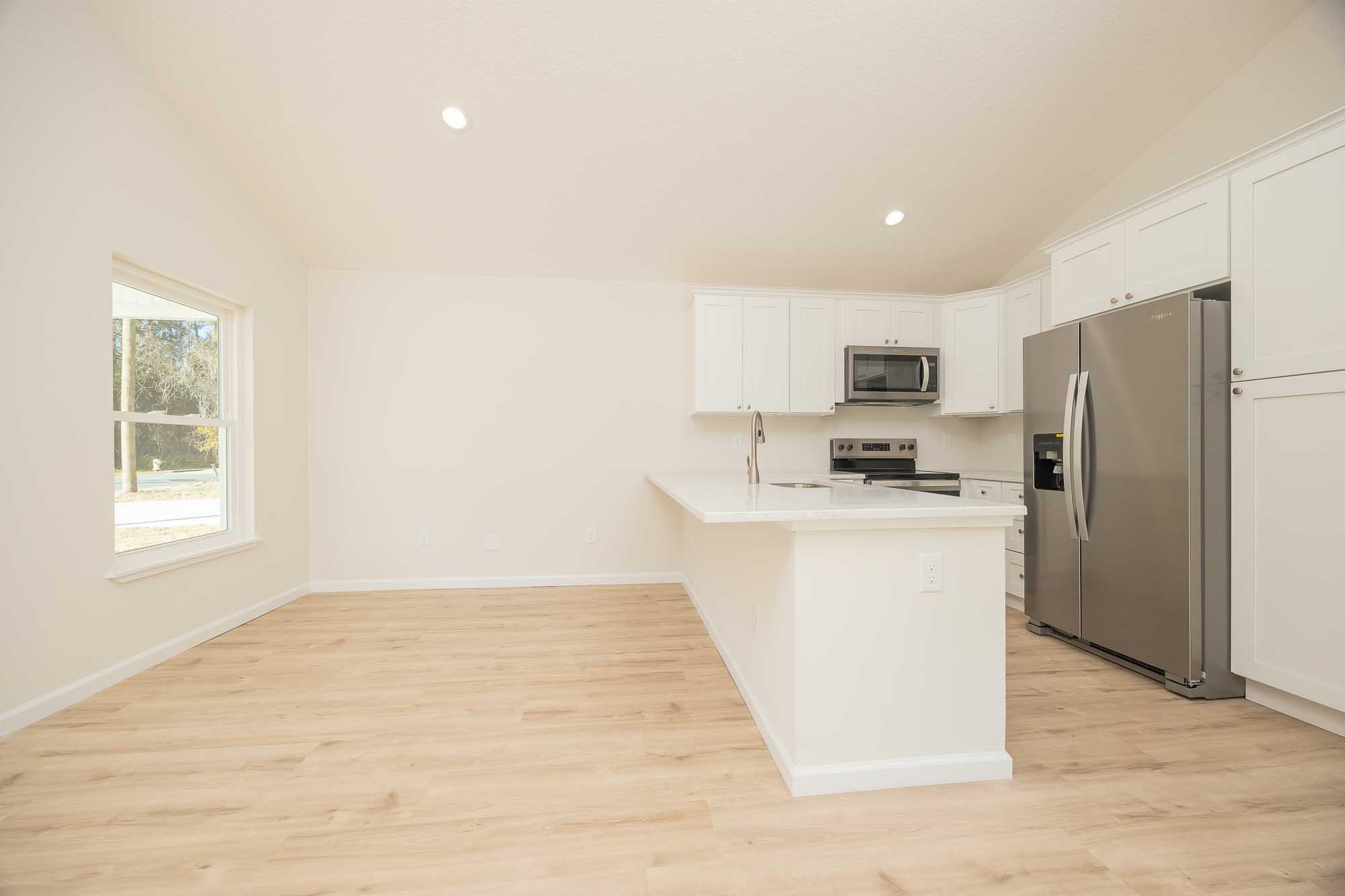 Image 11 of 51 For 660 St Johns St S