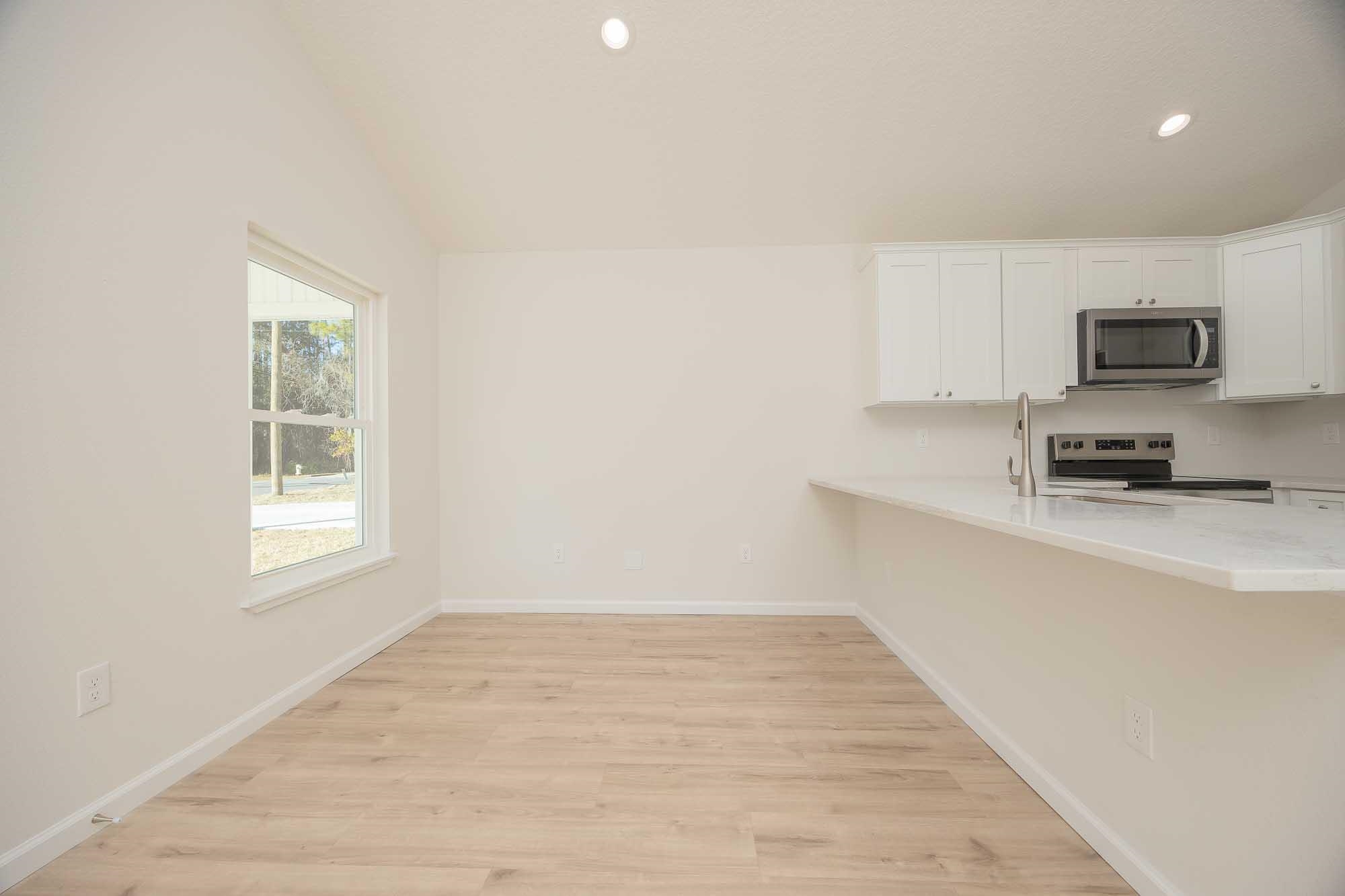 Image 12 of 51 For 660 St Johns St S