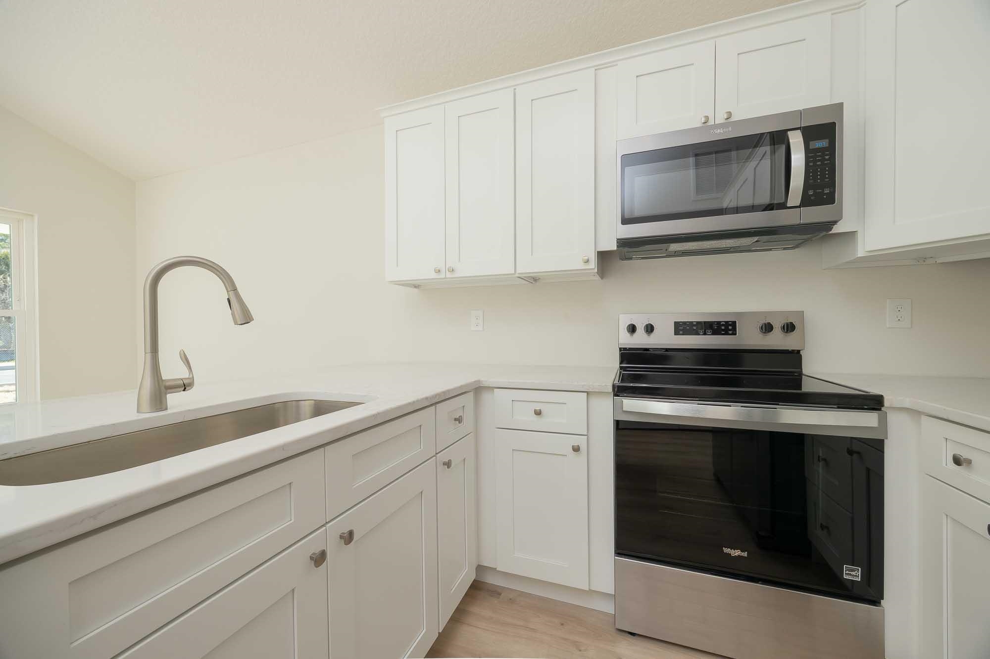 Image 17 of 51 For 660 St Johns St S