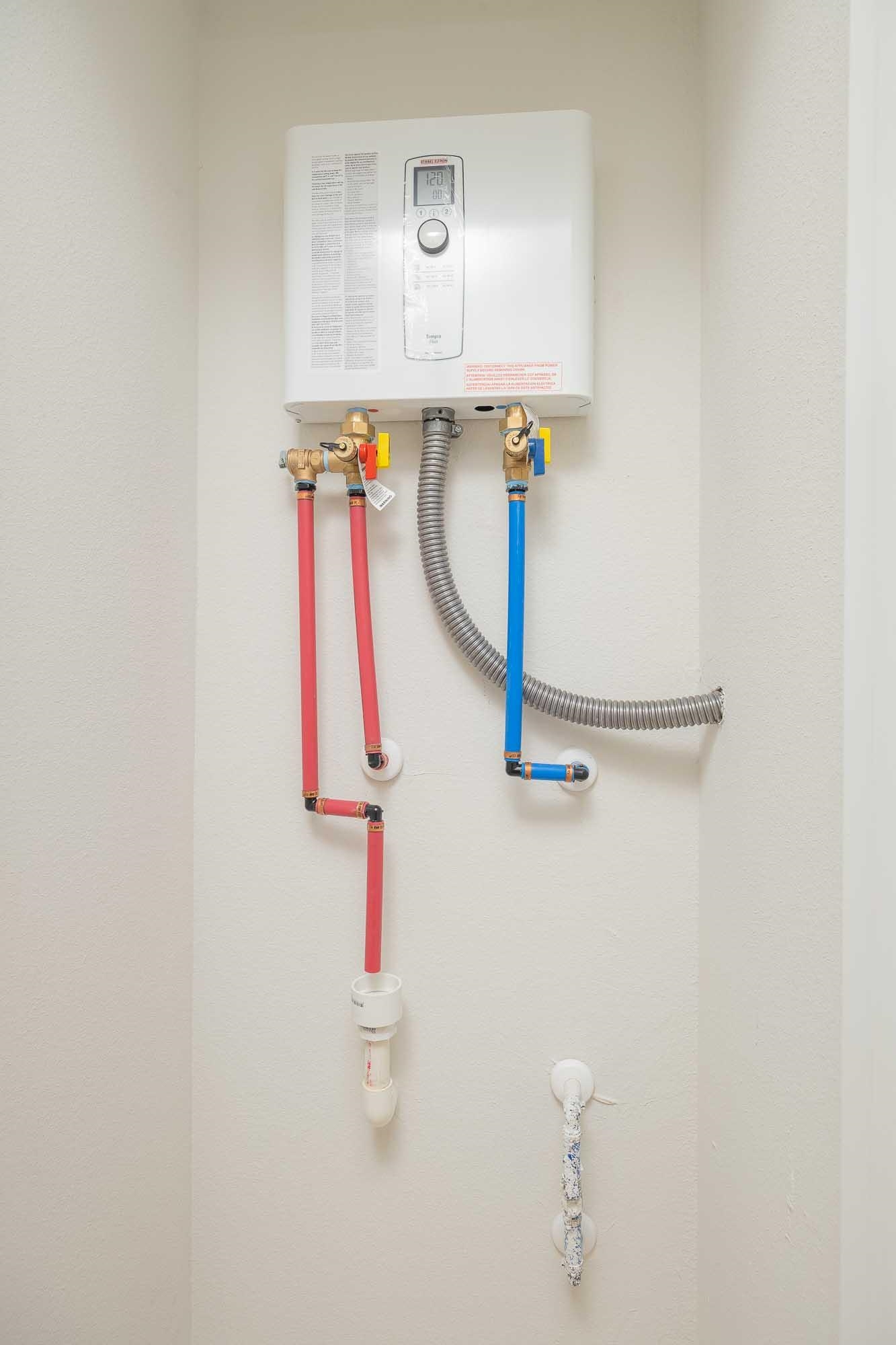 Image 21 of 51 For 660 St Johns St S