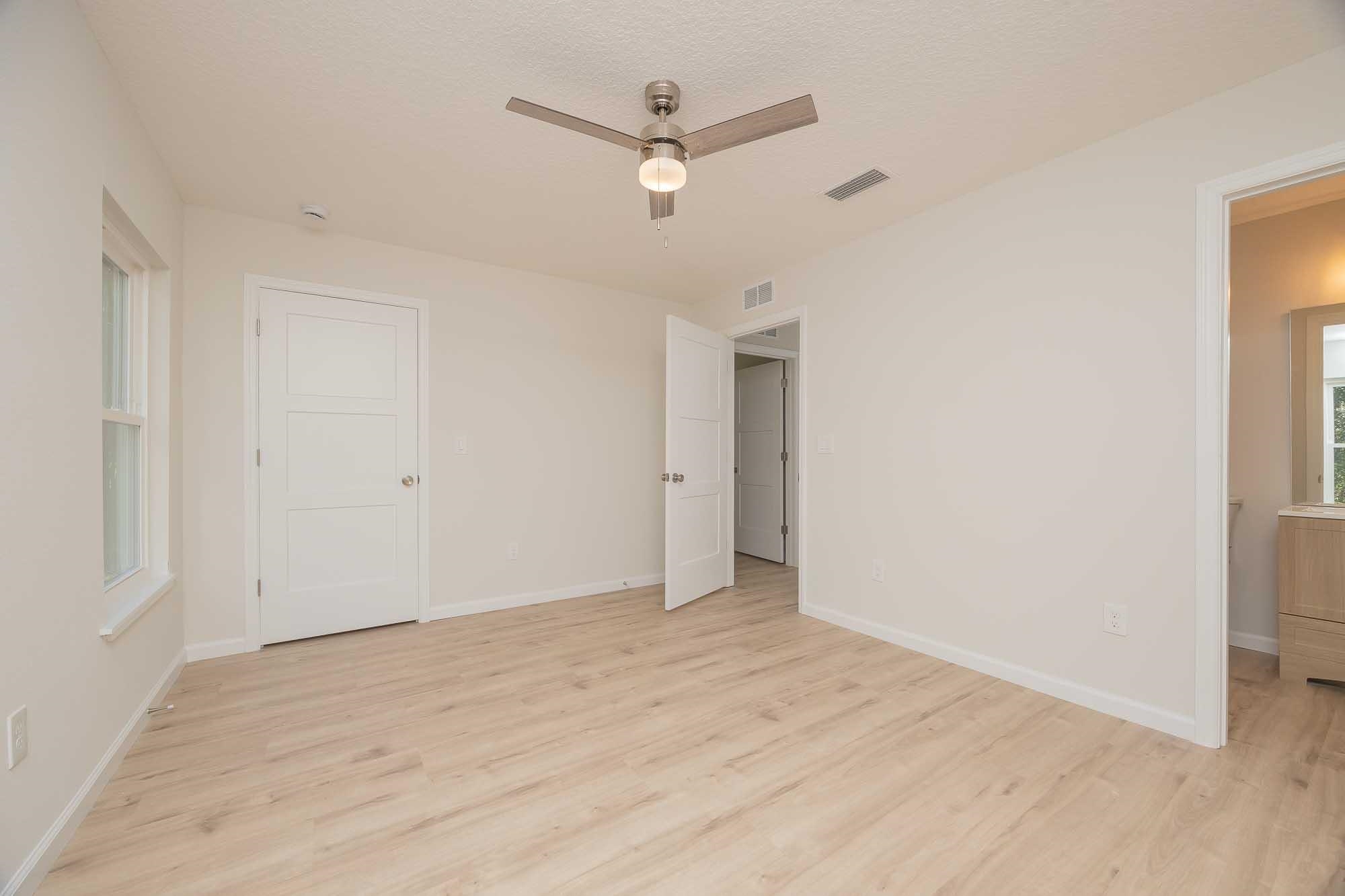 Image 25 of 51 For 660 St Johns St S