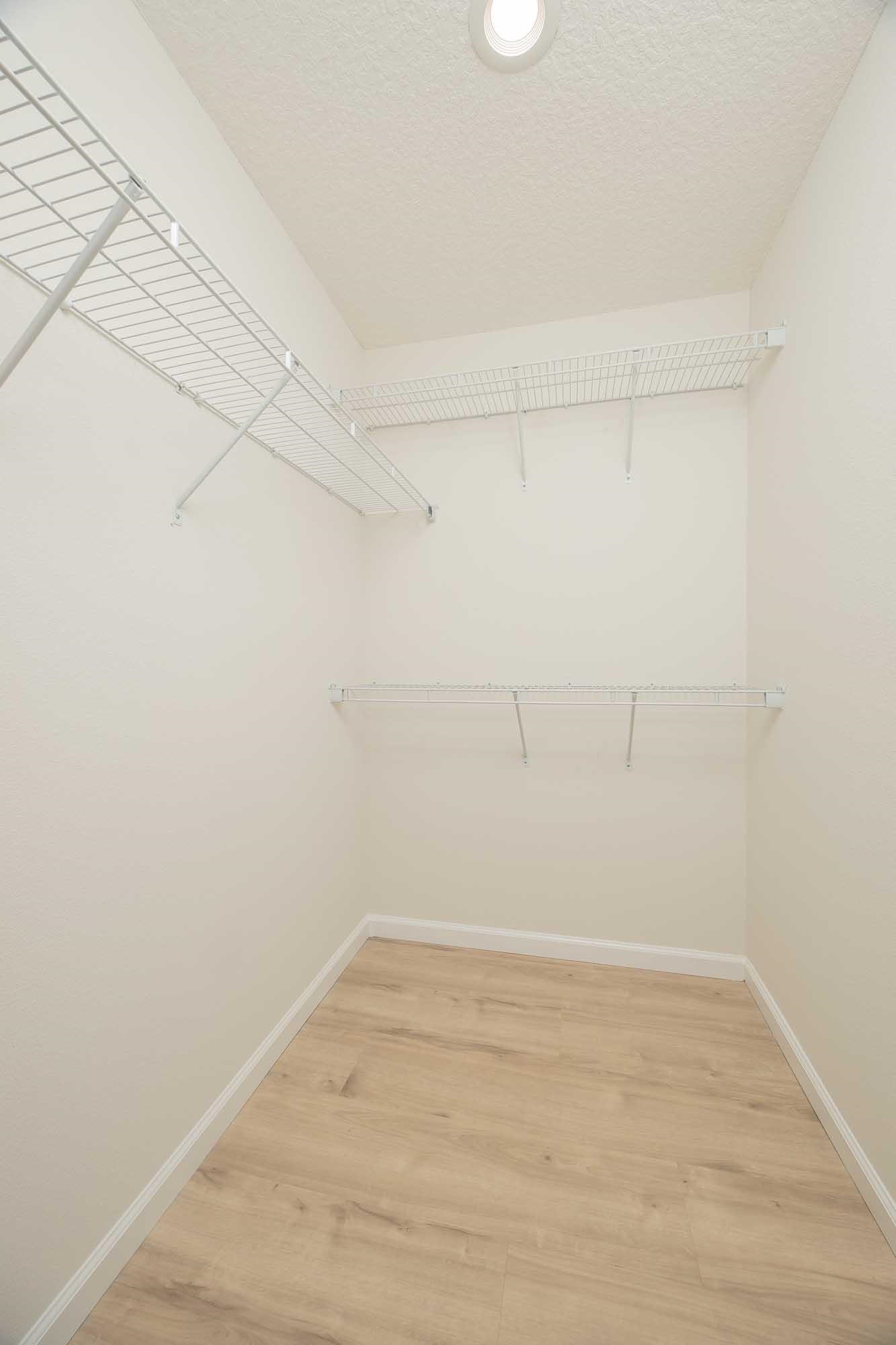 Image 27 of 51 For 660 St Johns St S