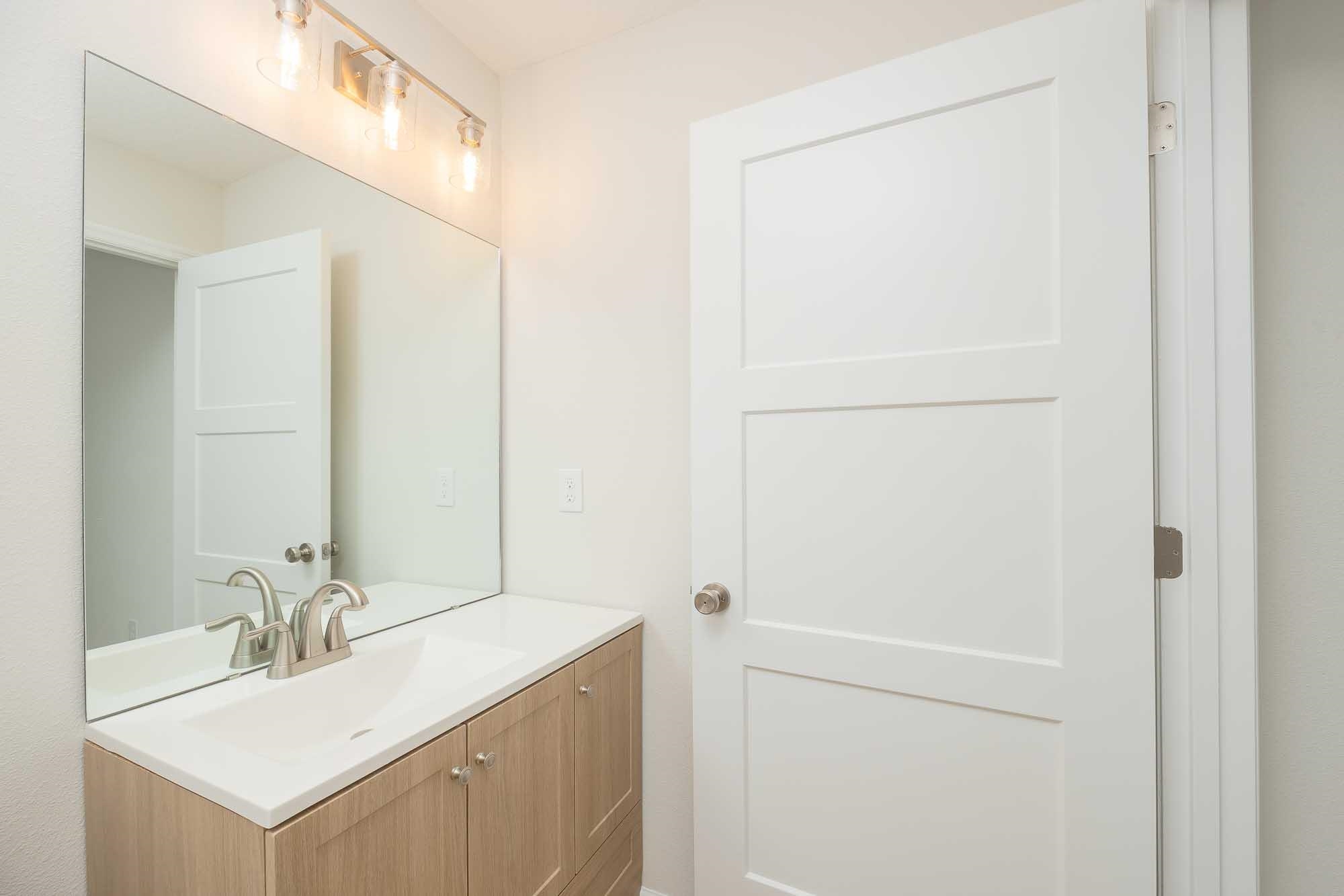 Image 28 of 51 For 660 St Johns St S