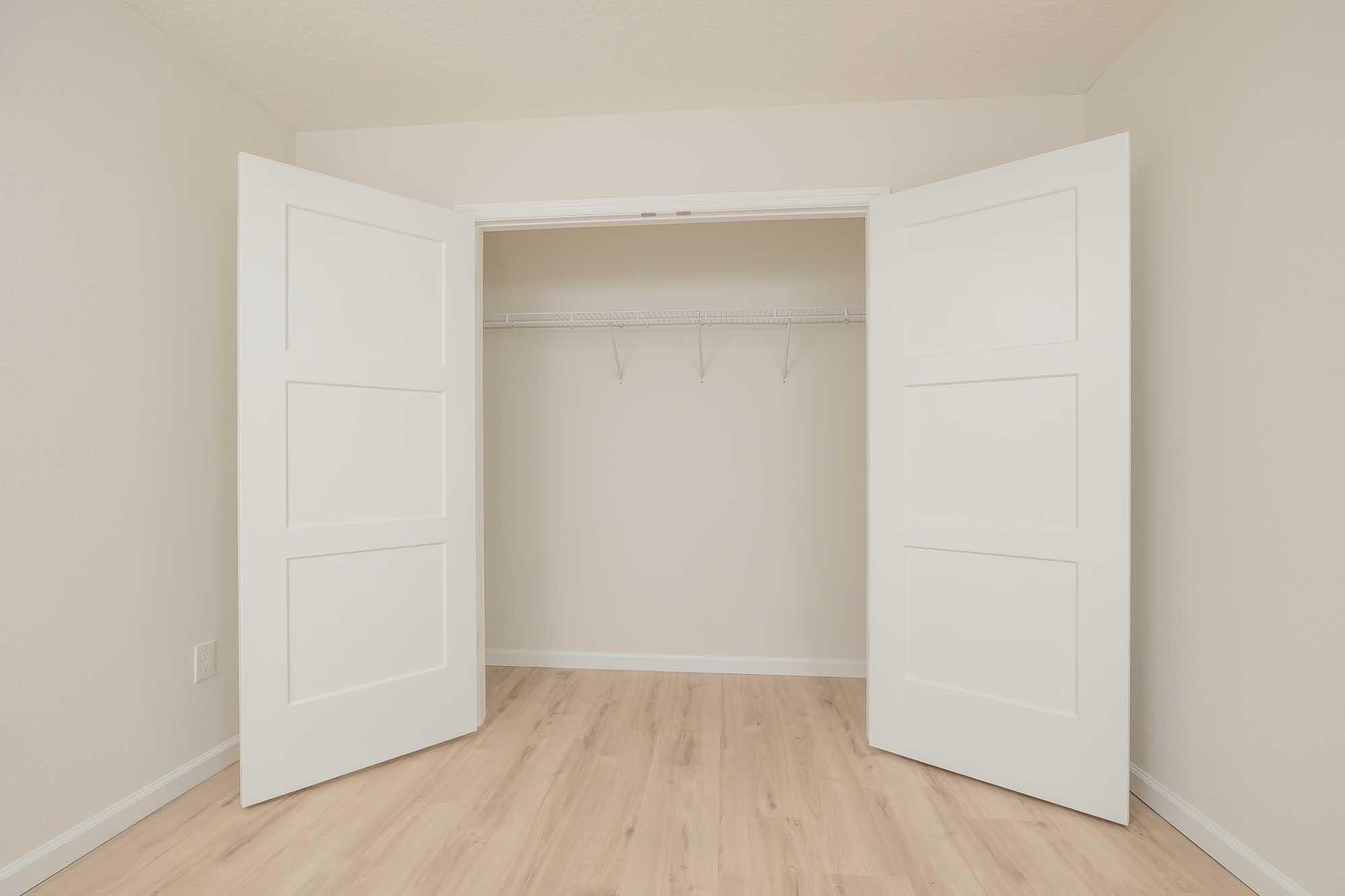 Image 31 of 51 For 660 St Johns St S