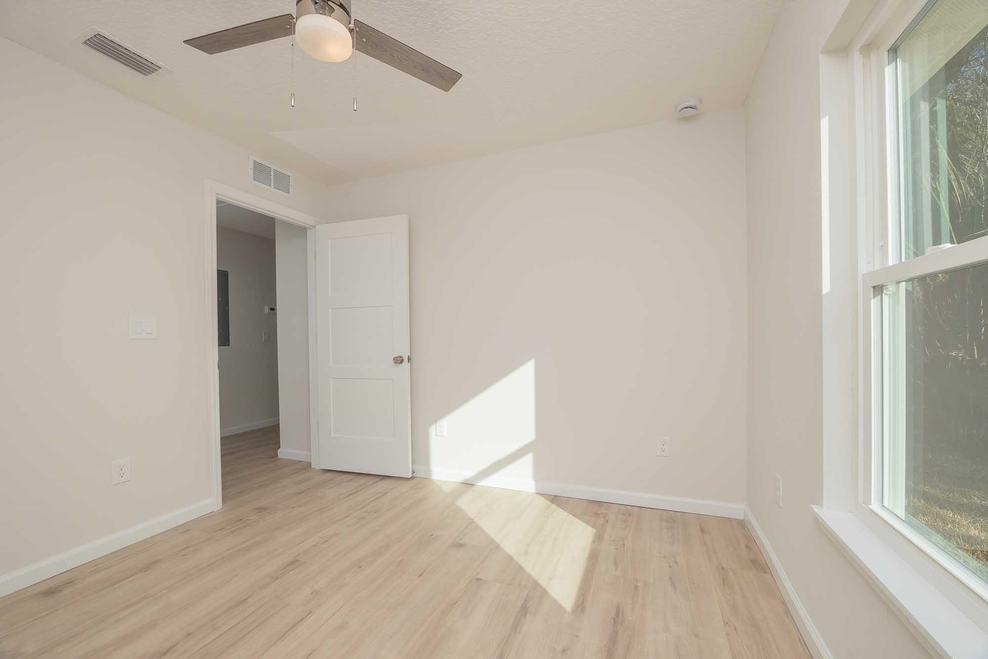 Image 32 of 51 For 660 St Johns St S