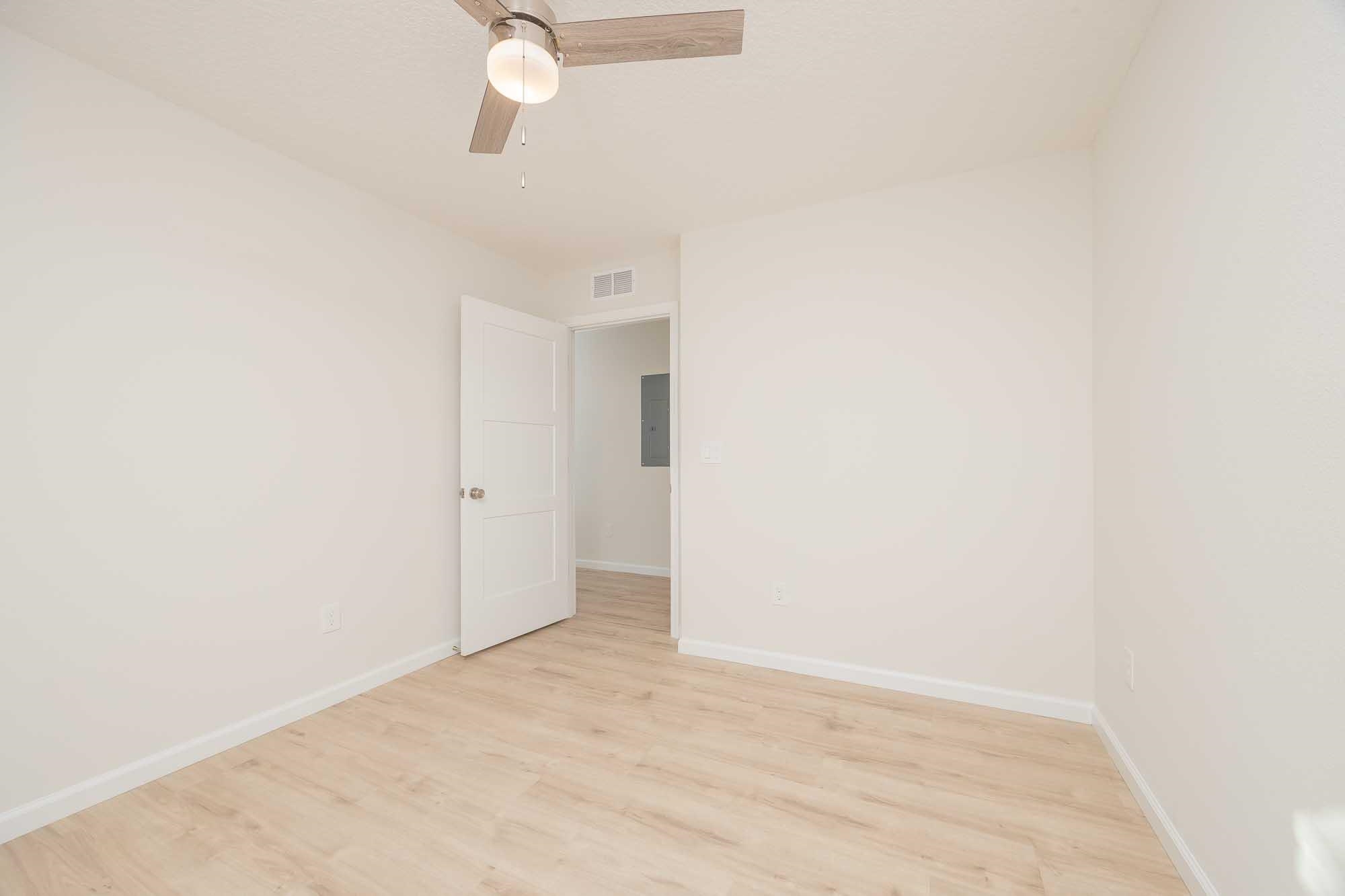 Image 34 of 51 For 660 St Johns St S