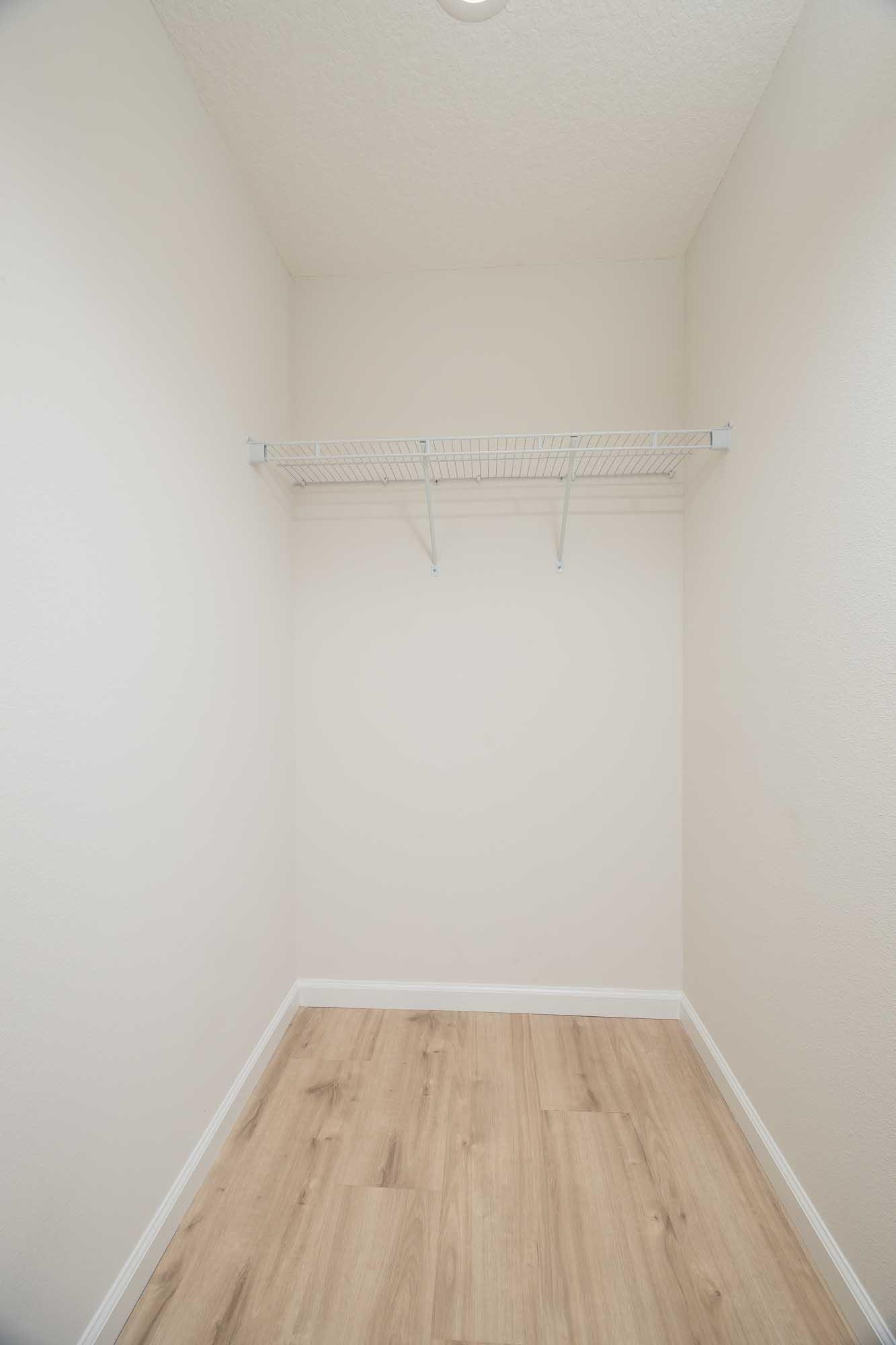 Image 36 of 51 For 660 St Johns St S