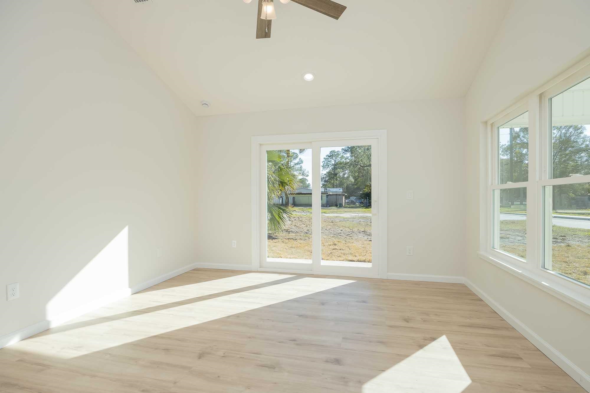 Image 8 of 51 For 660 St Johns St S