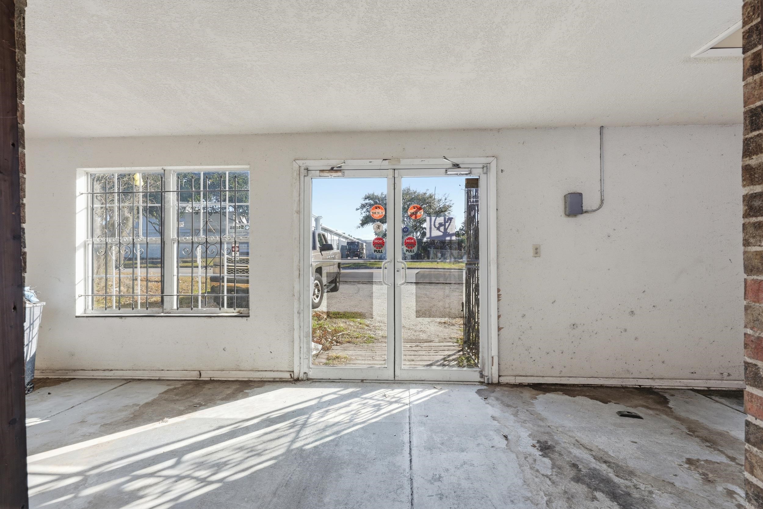 Image 20 of 32 For 4545 Saint Johns Ave