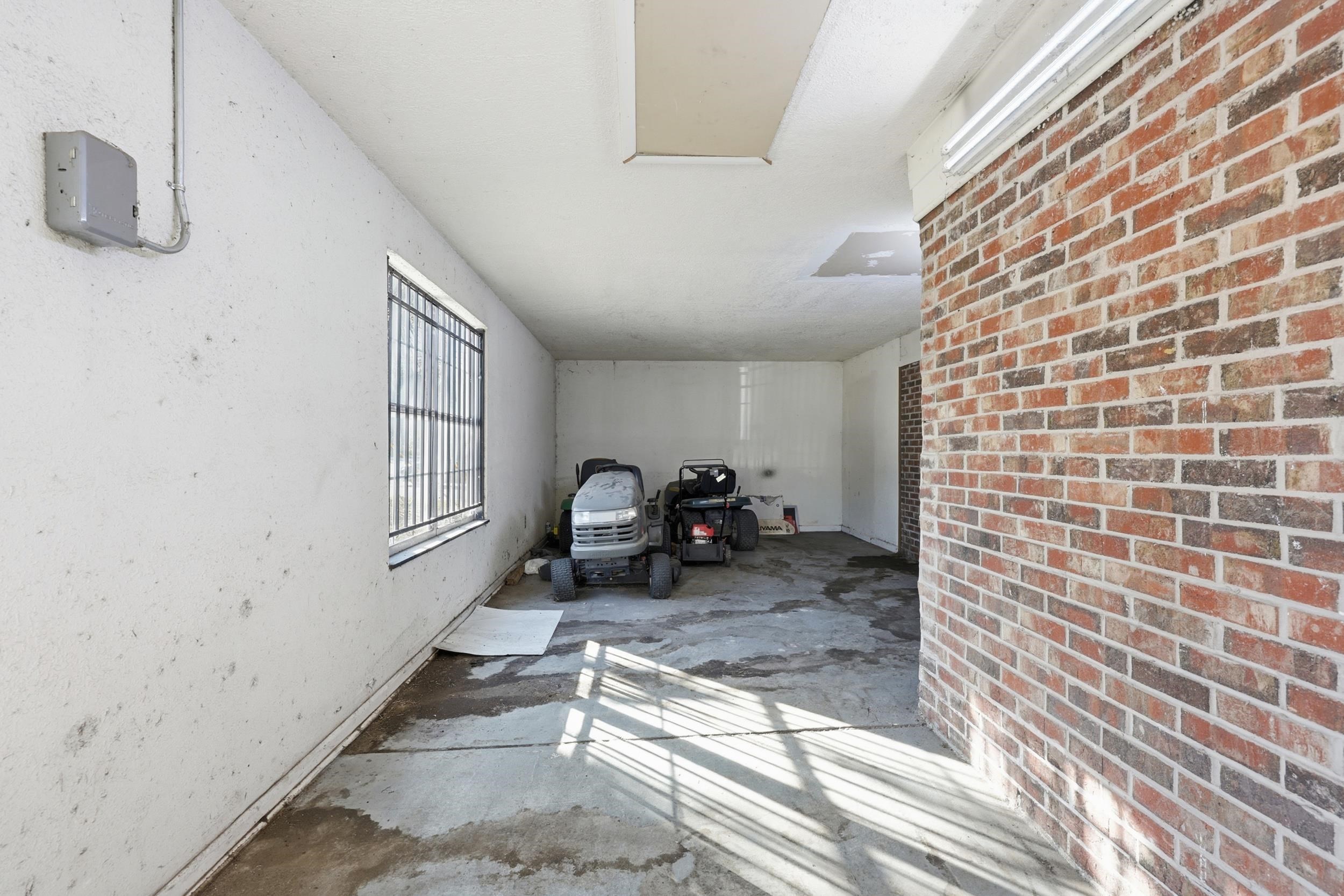 Image 23 of 32 For 4545 Saint Johns Ave