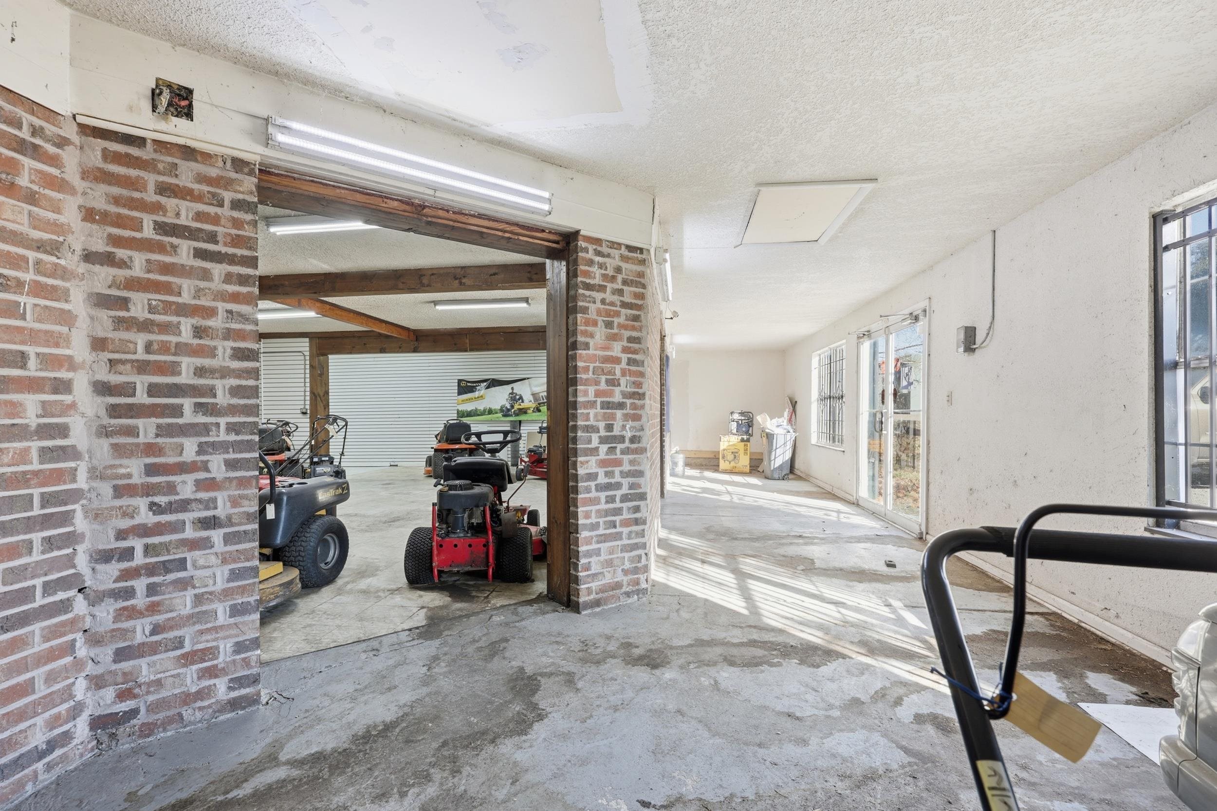 Image 24 of 32 For 4545 Saint Johns Ave