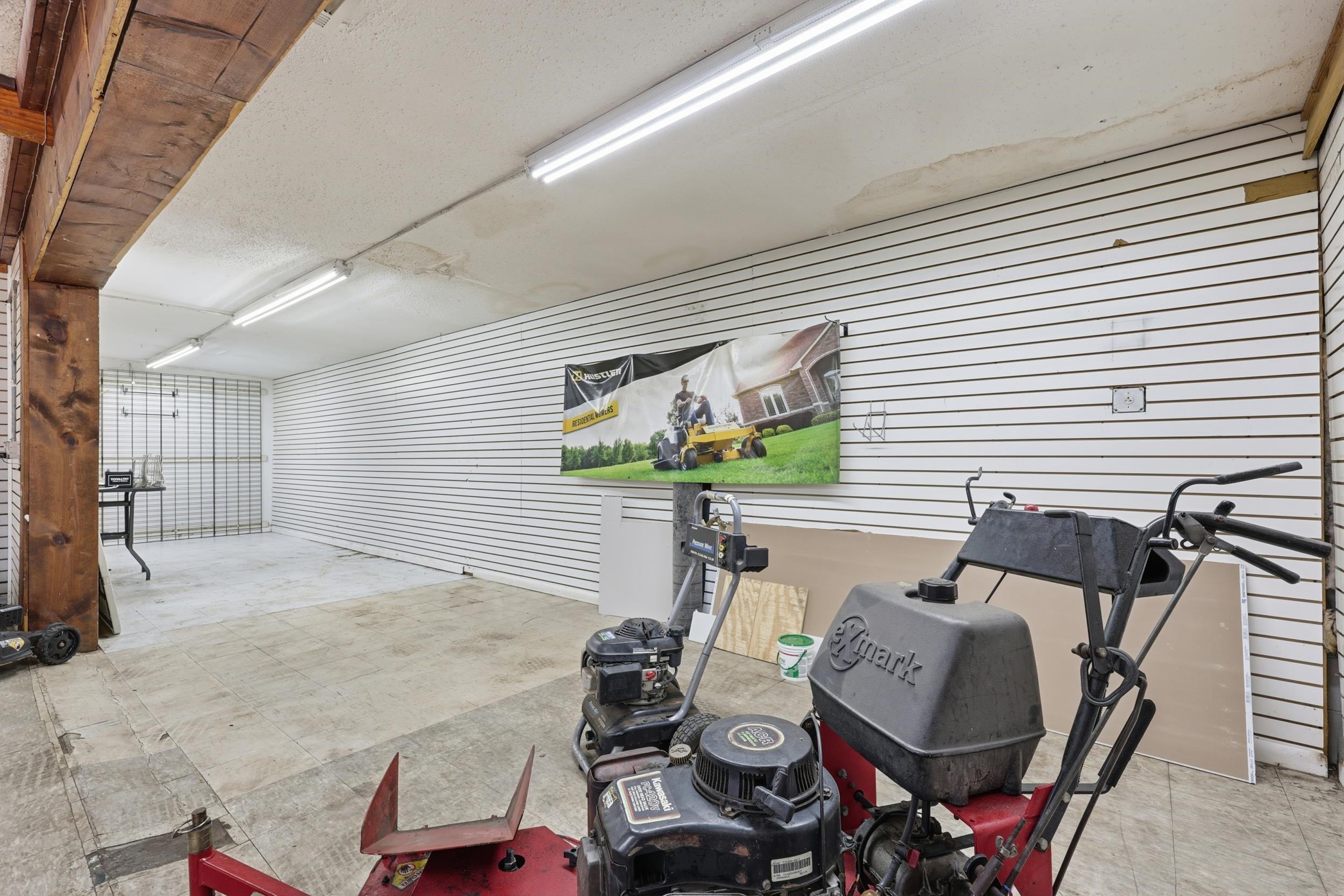 Image 28 of 32 For 4545 Saint Johns Ave