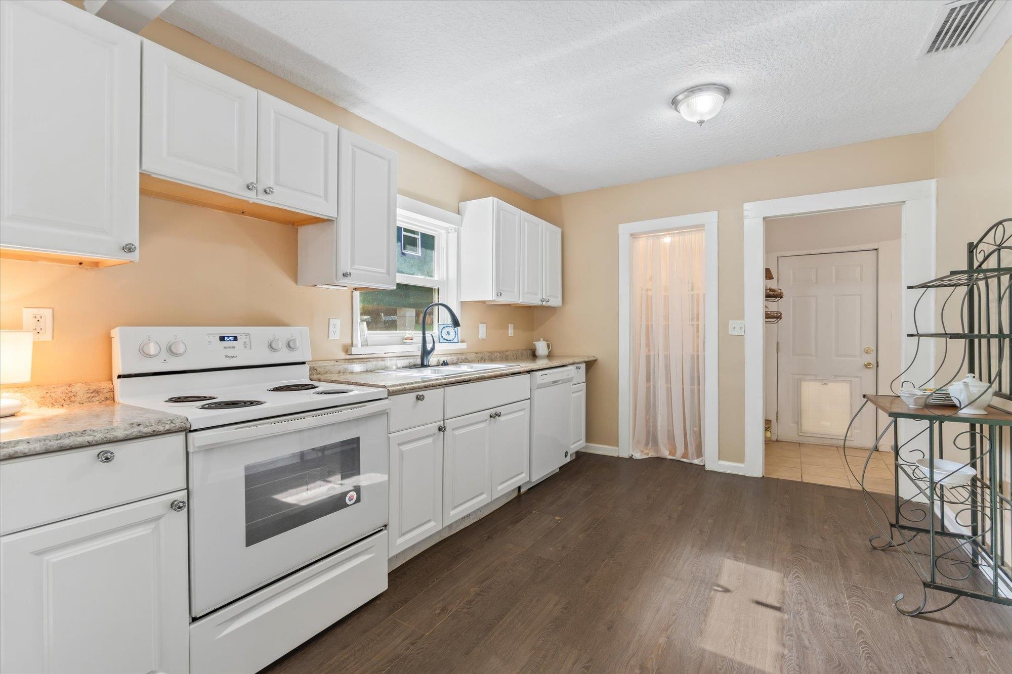 Image 18 of 54 For 166 Martin Luther King Ave