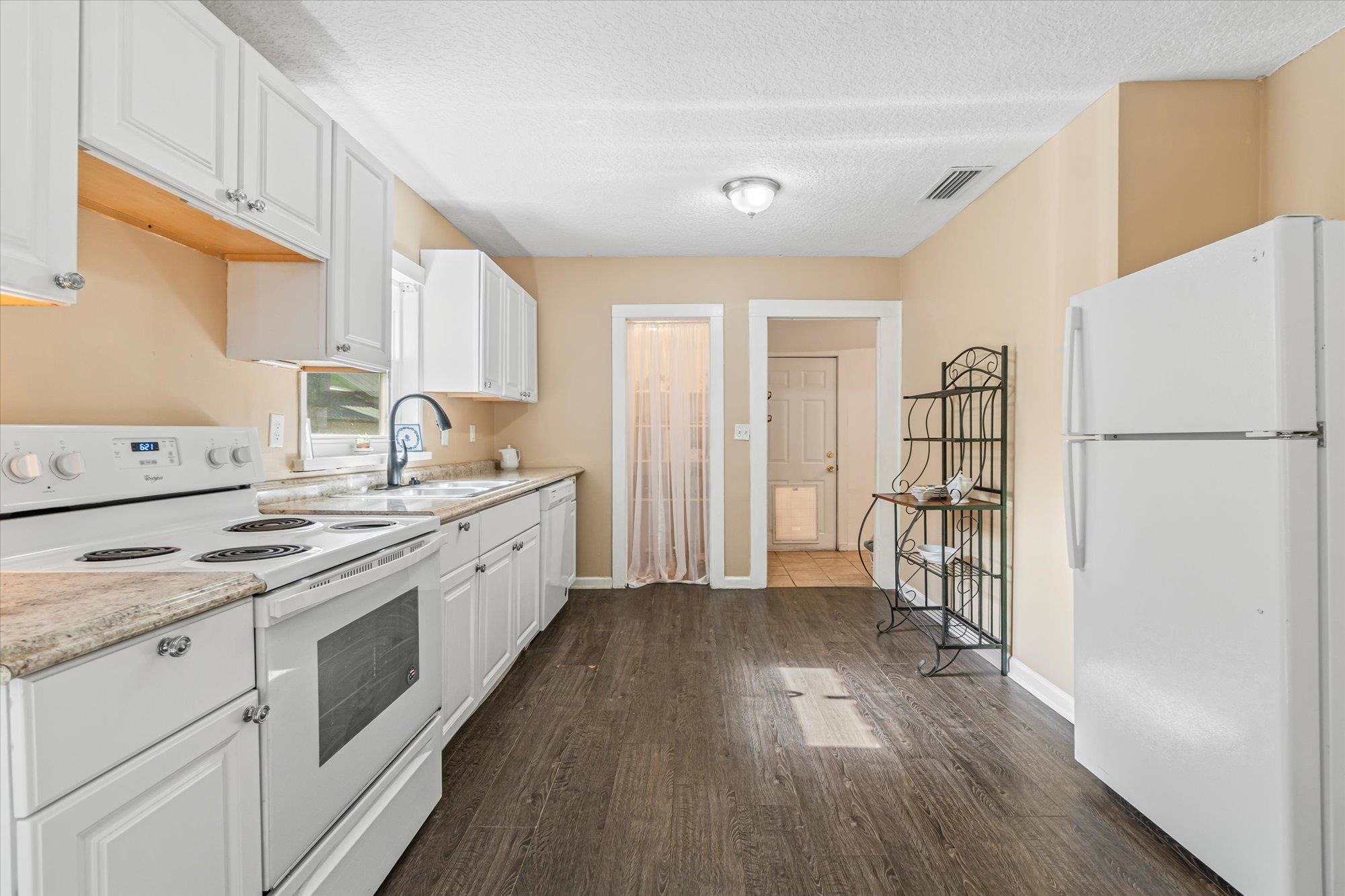 Image 19 of 54 For 166 Martin Luther King Ave