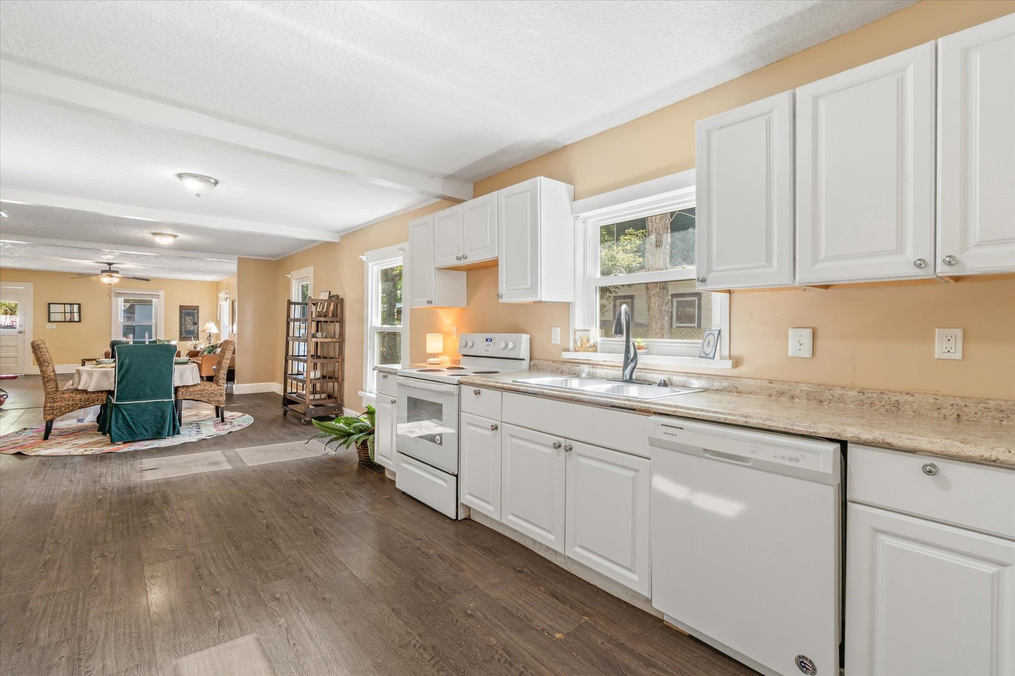 Image 21 of 54 For 166 Martin Luther King Ave