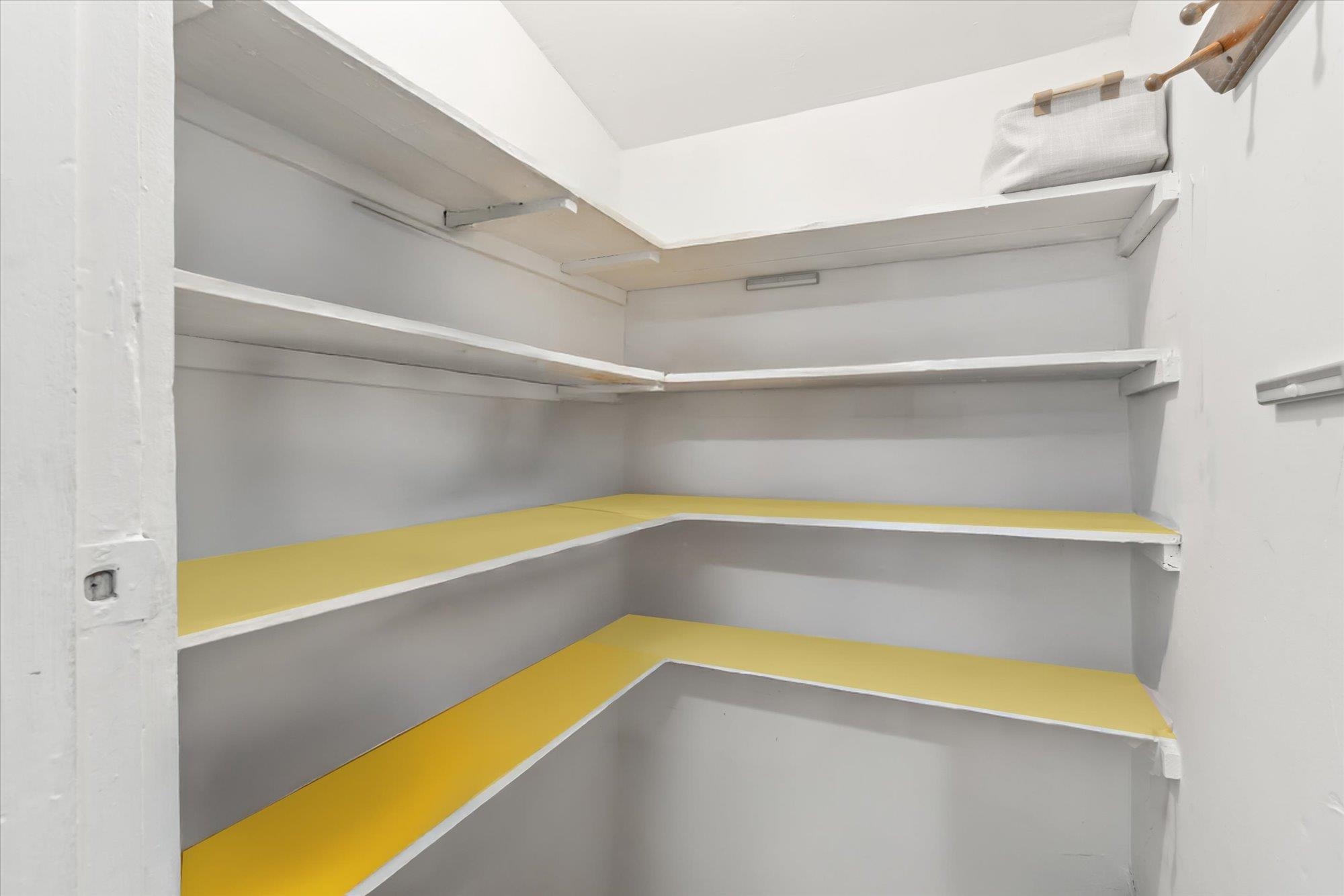 Image 22 of 54 For 166 Martin Luther King Ave