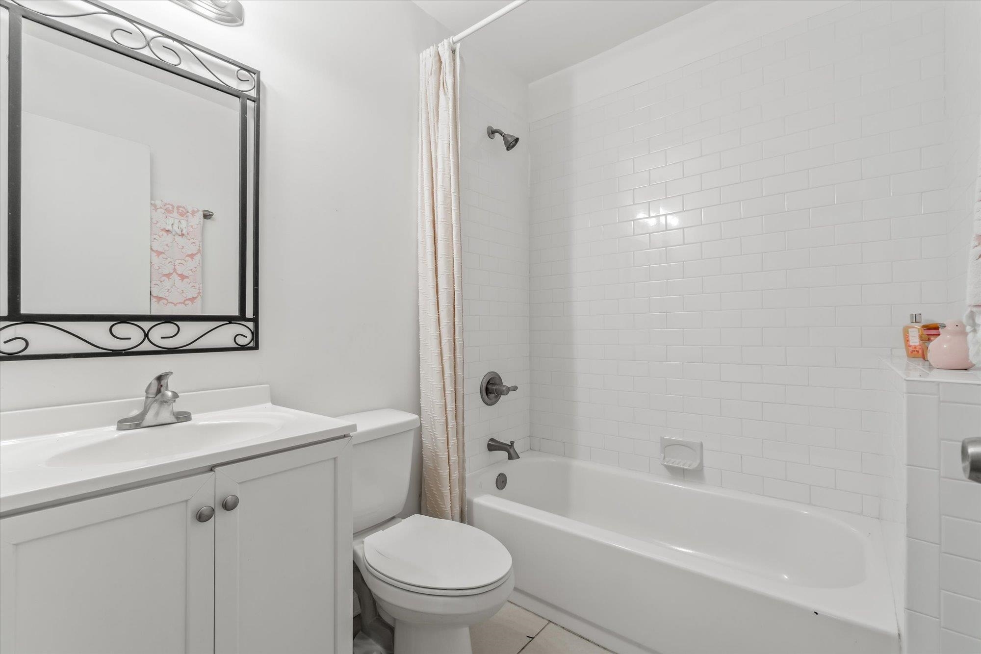 Image 32 of 54 For 166 Martin Luther King Ave