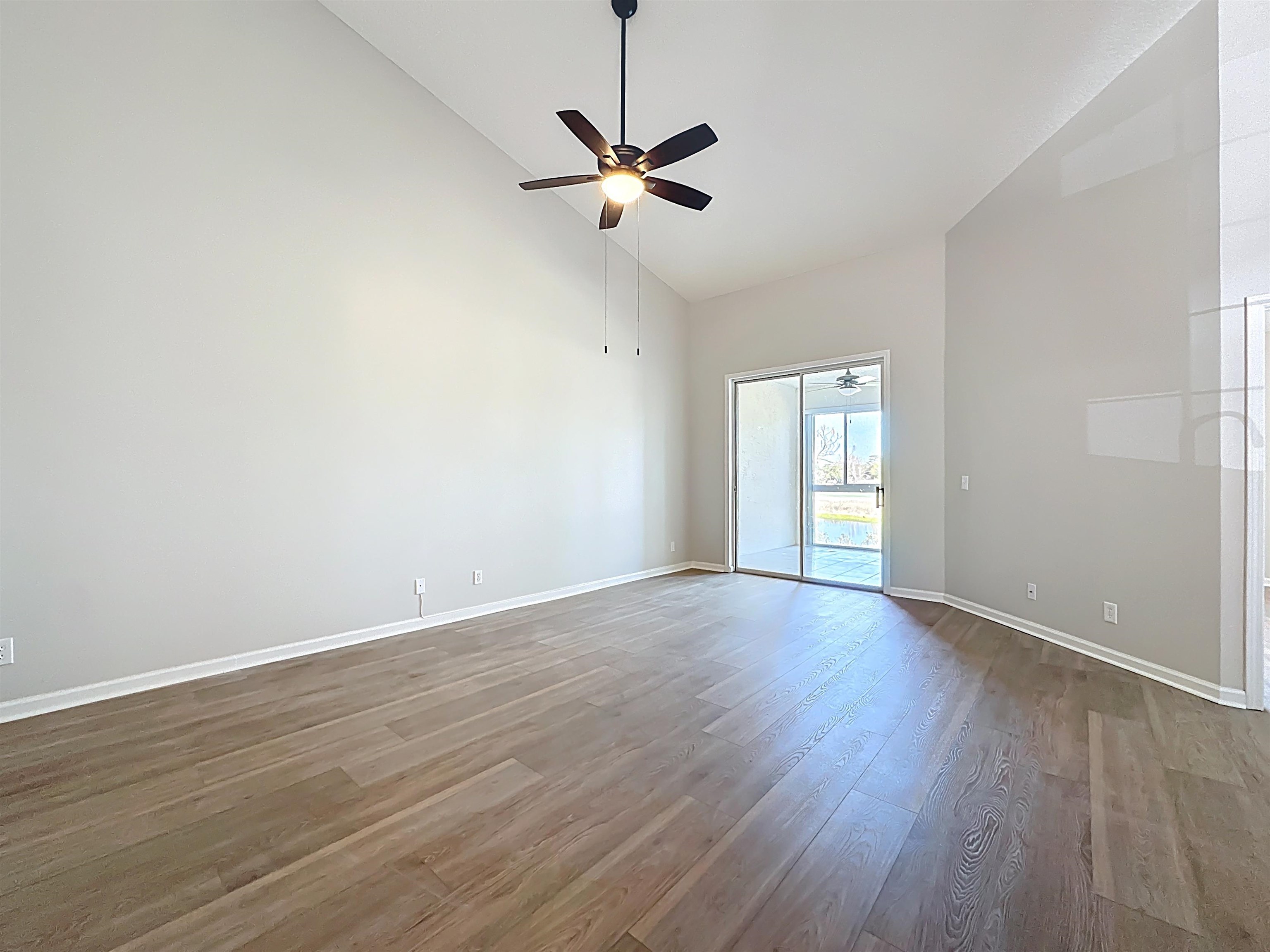 Image 18 of 40 For 607 Augusta Cir  607