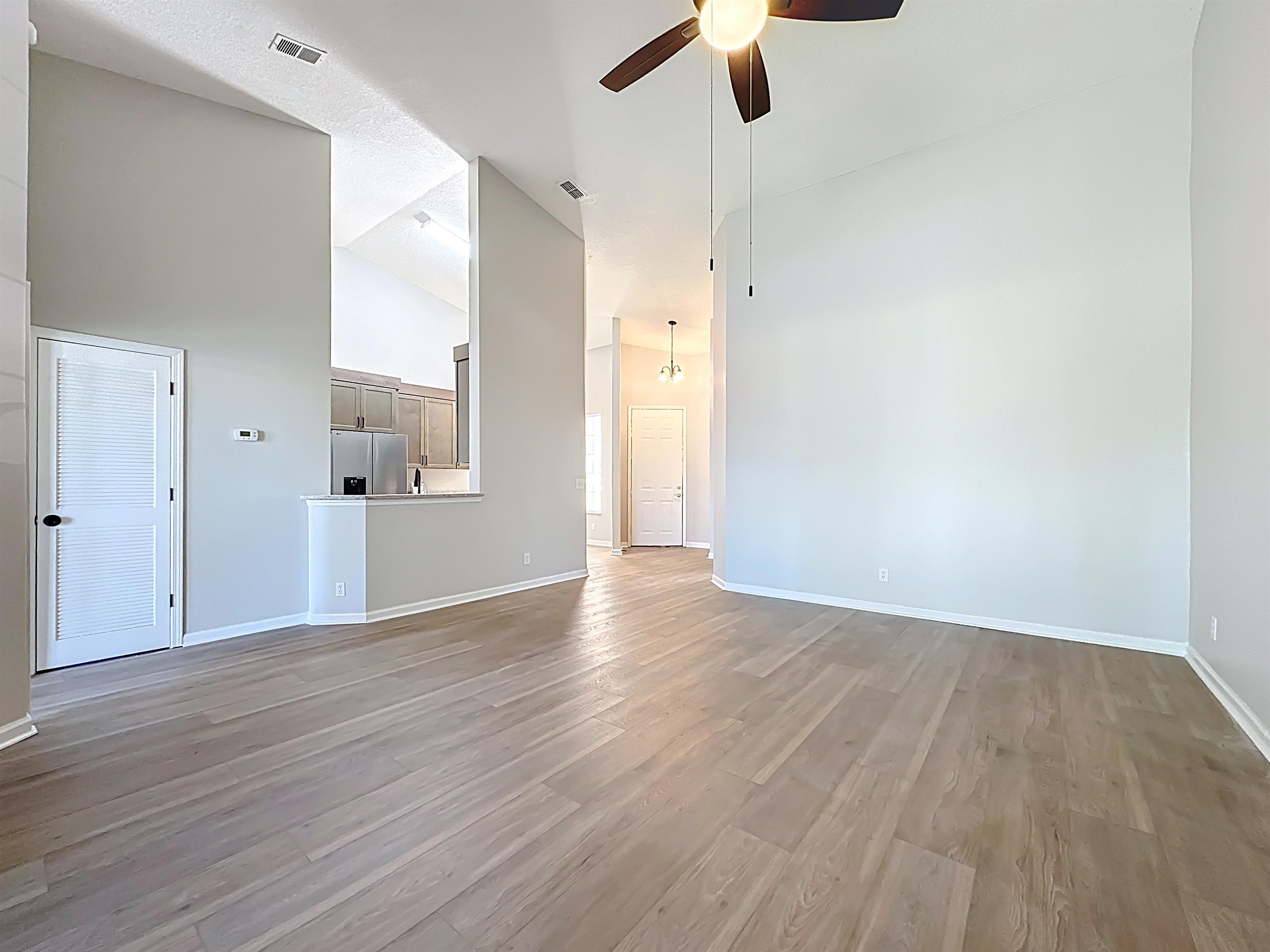 Image 20 of 40 For 607 Augusta Cir  607