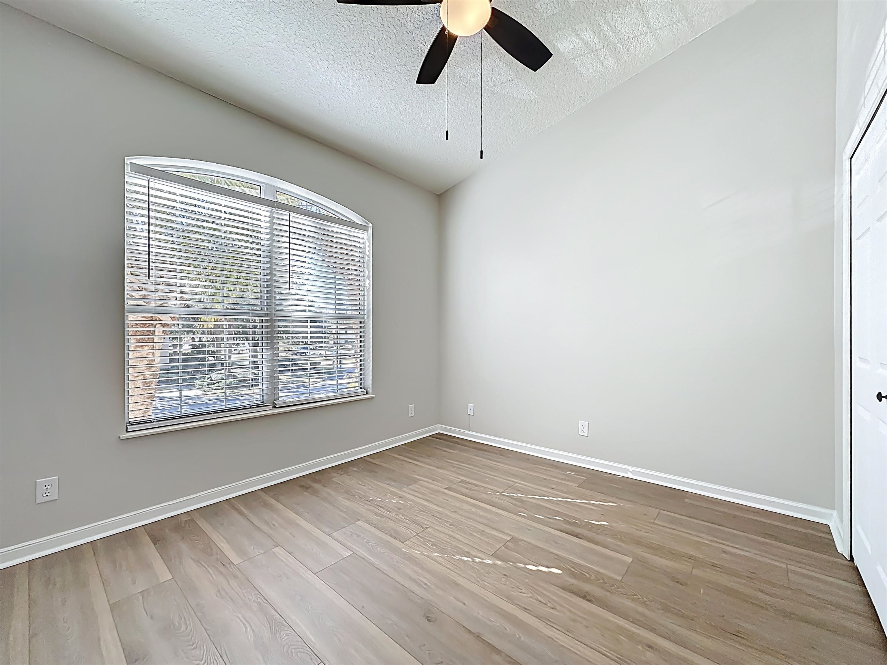 Image 22 of 40 For 607 Augusta Cir  607