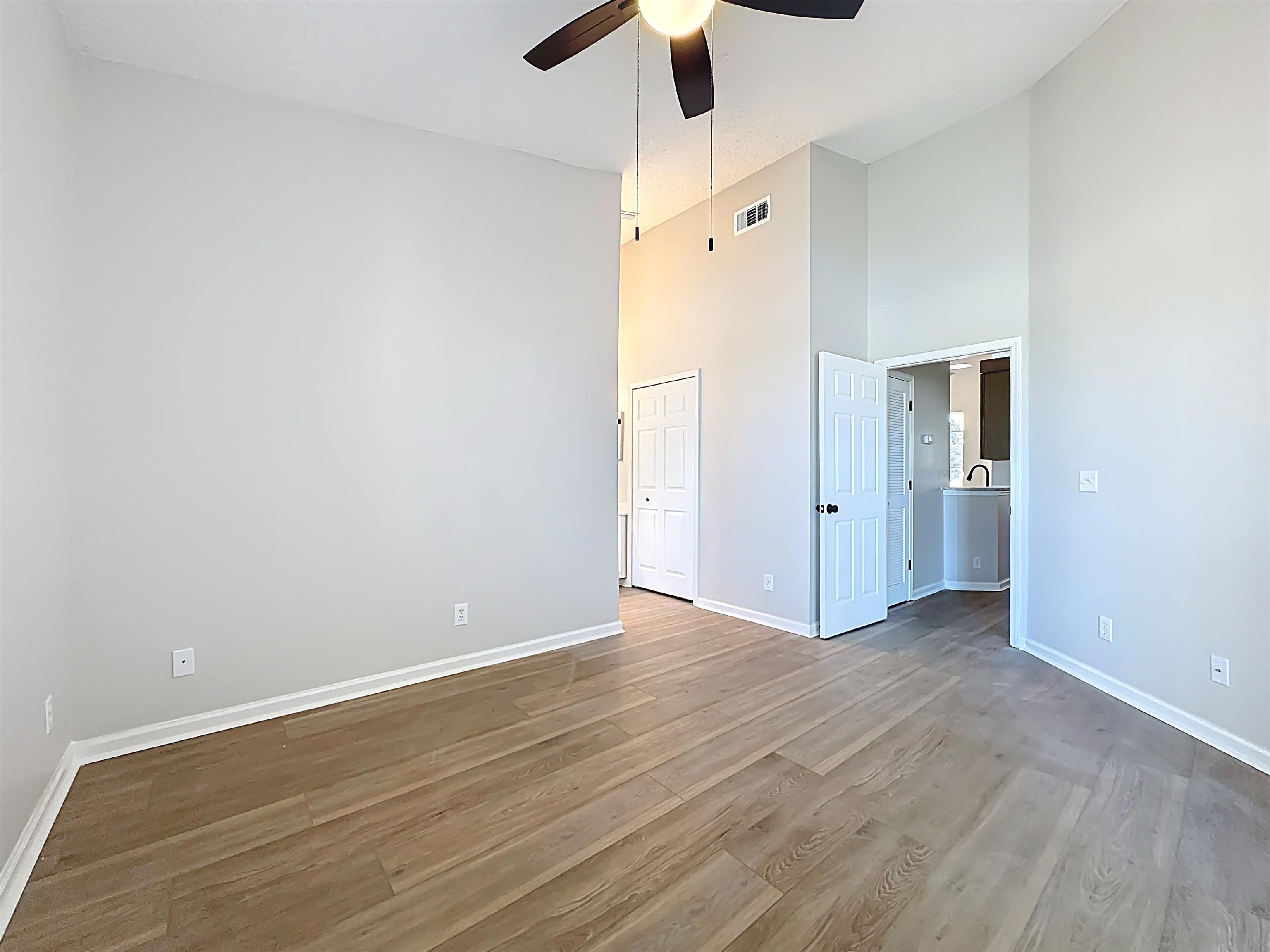 Image 28 of 40 For 607 Augusta Cir  607