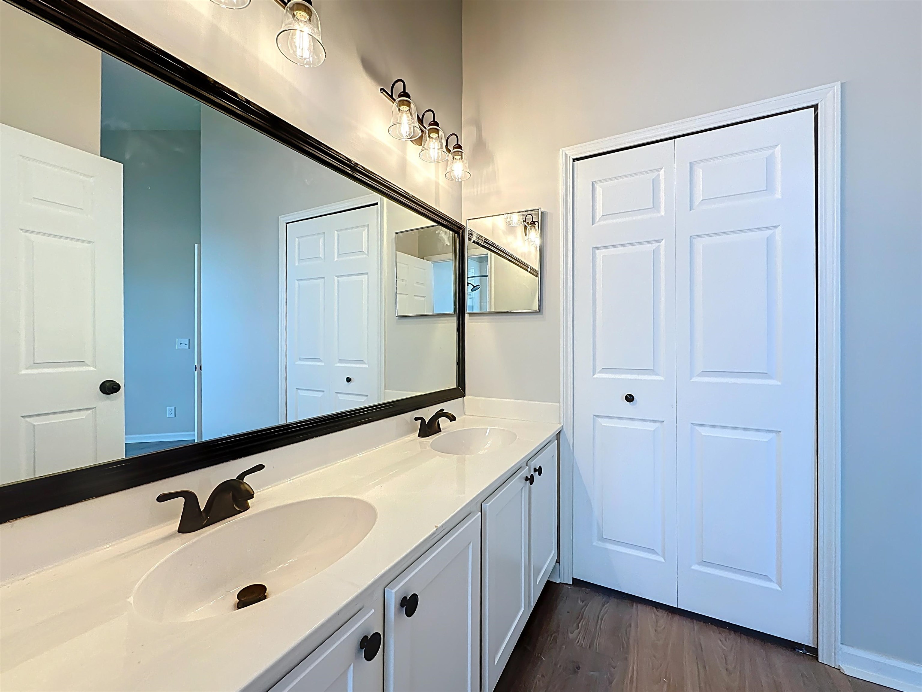 Image 32 of 40 For 607 Augusta Cir  607