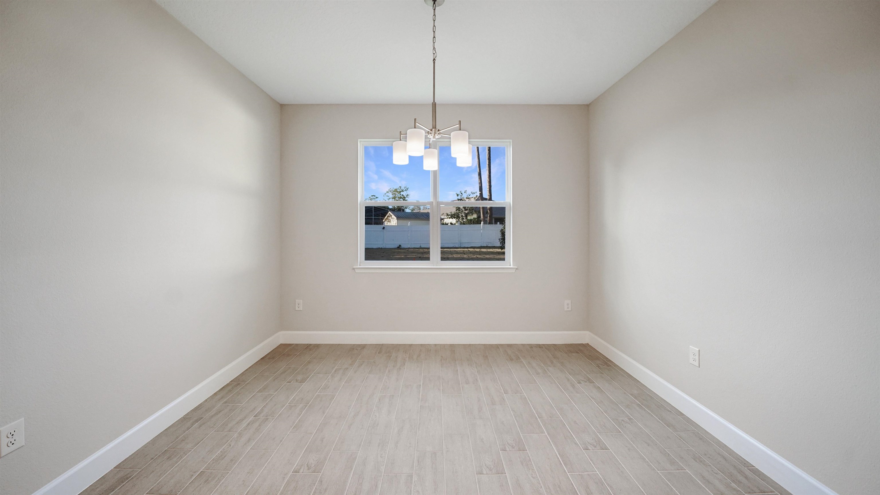 Image 11 of 36 For 28 Eastmoor Ln