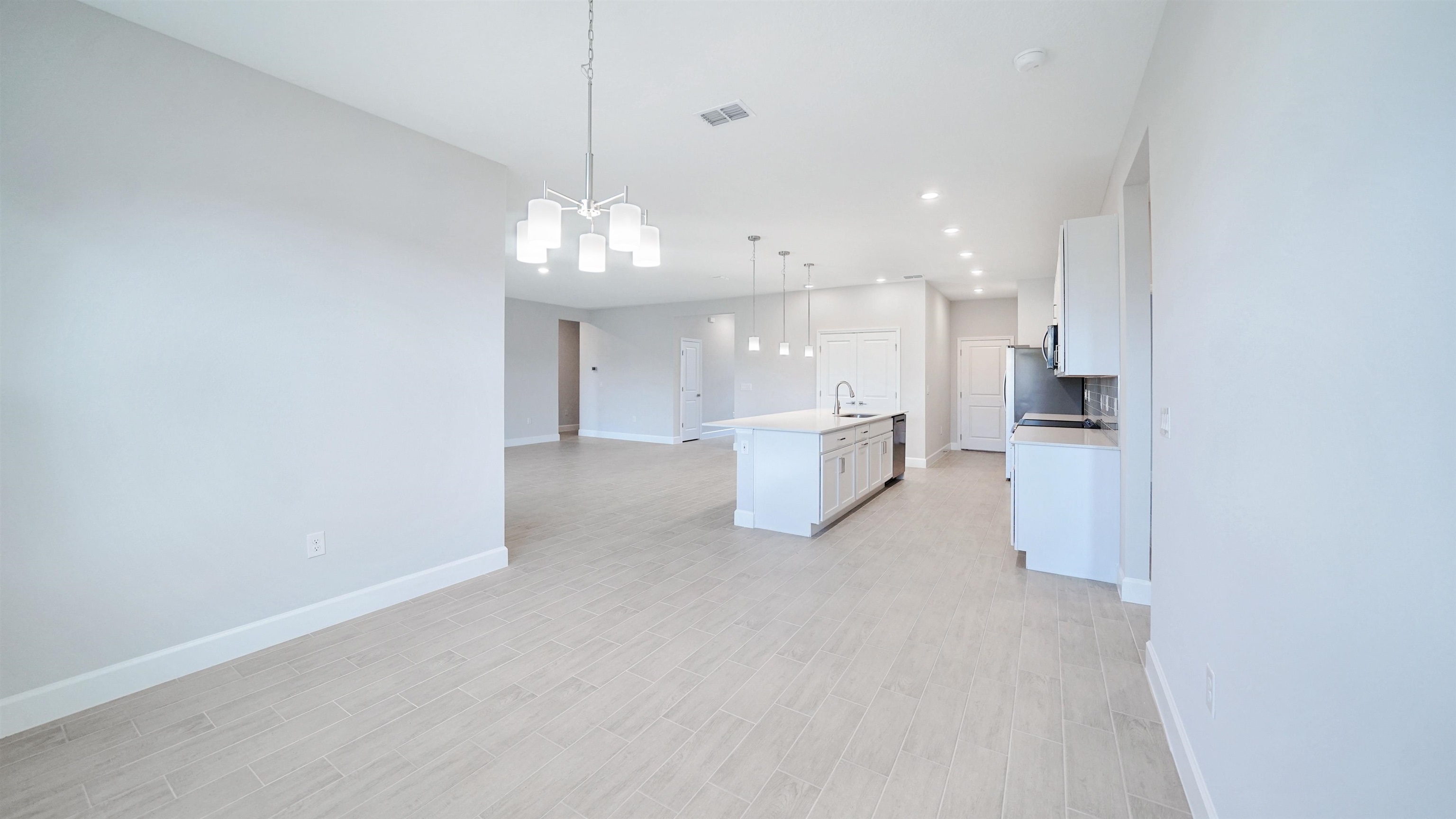 Image 14 of 36 For 28 Eastmoor Ln