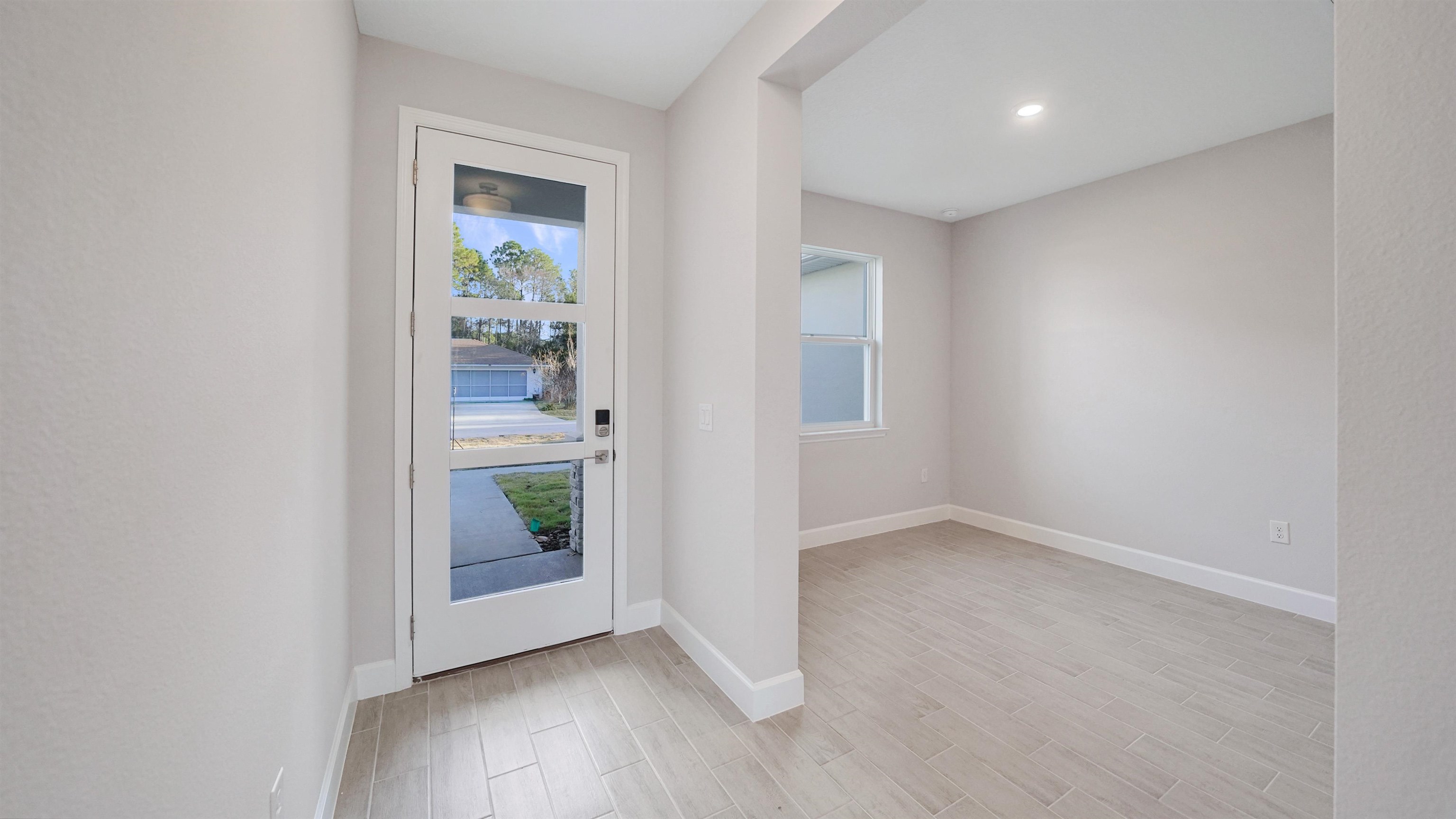 Image 3 of 36 For 28 Eastmoor Ln