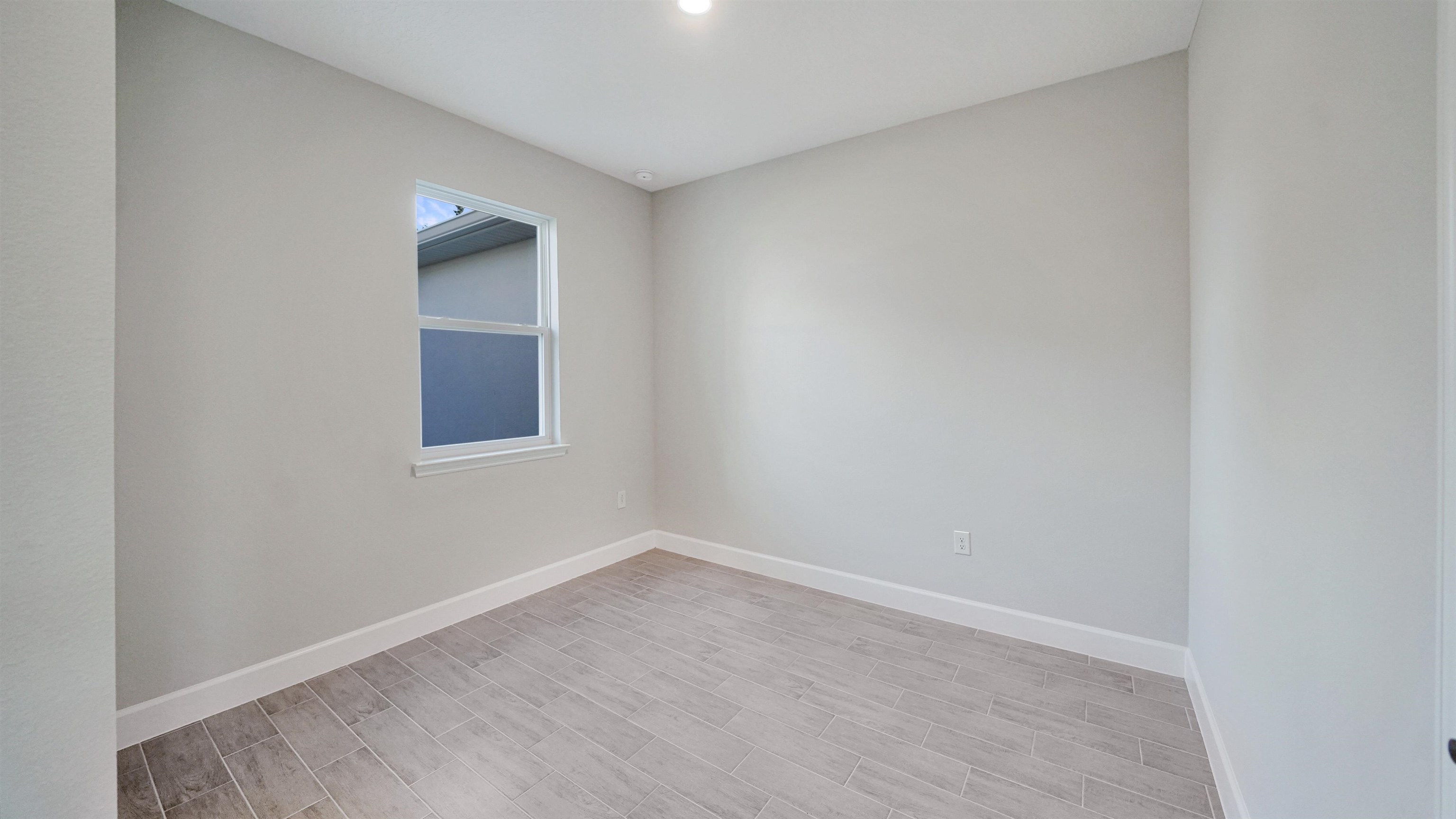 Image 5 of 36 For 28 Eastmoor Ln