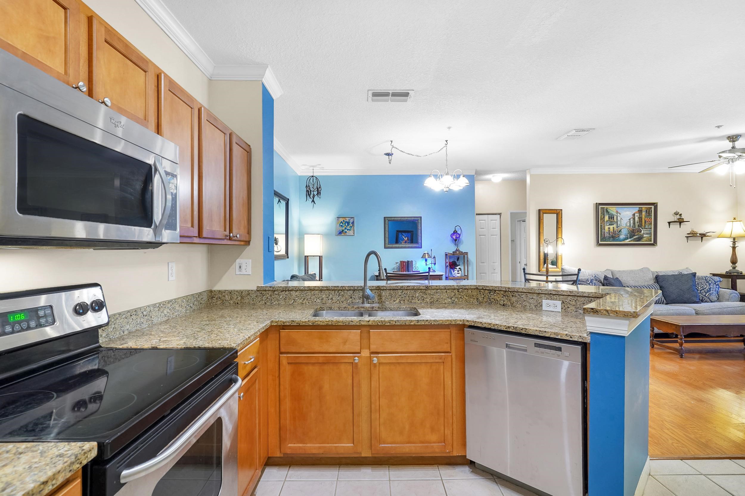 Image 12 of 52 For 615 Fairway Dr  202