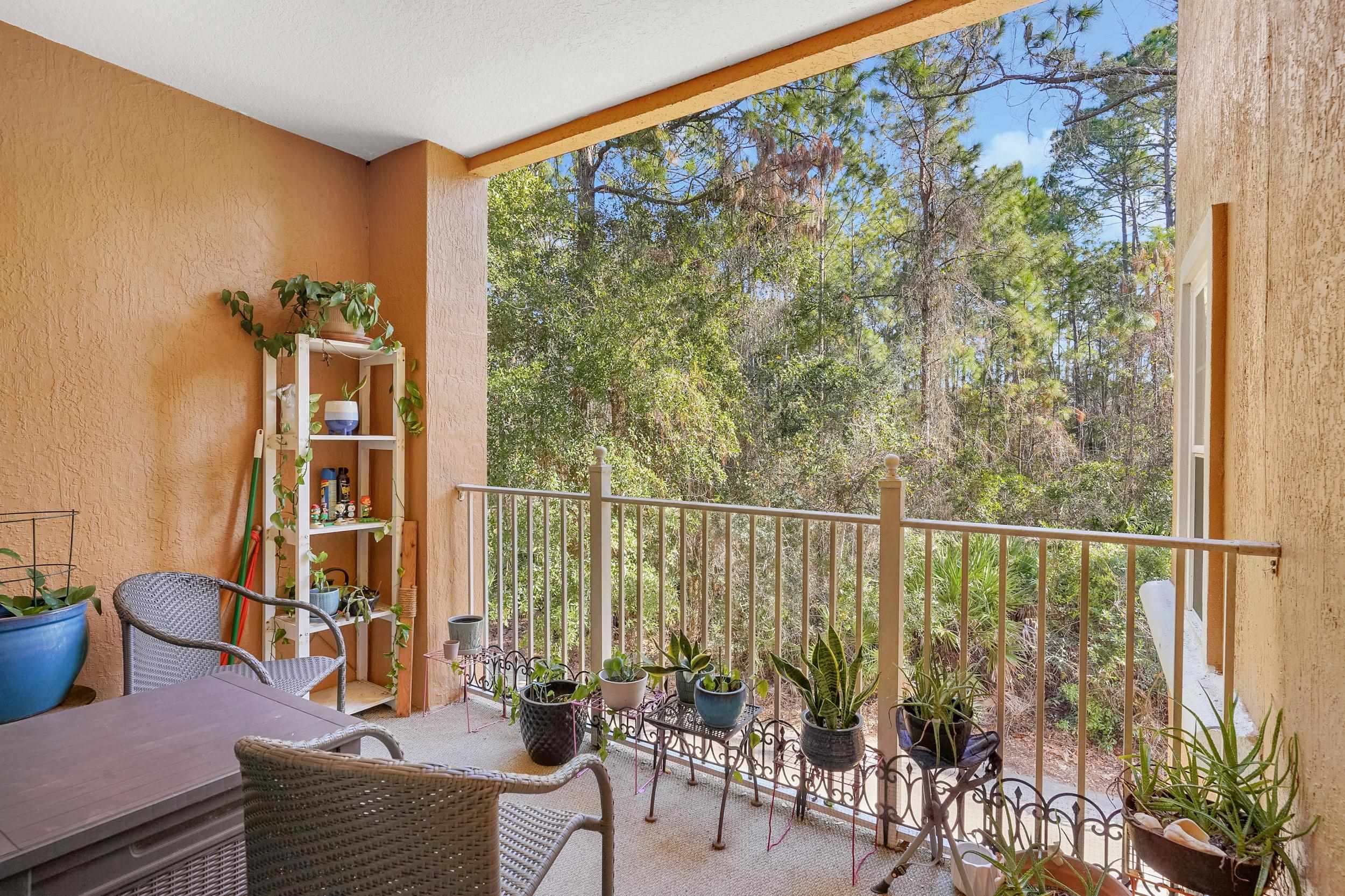 Image 5 of 52 For 615 Fairway Dr  202