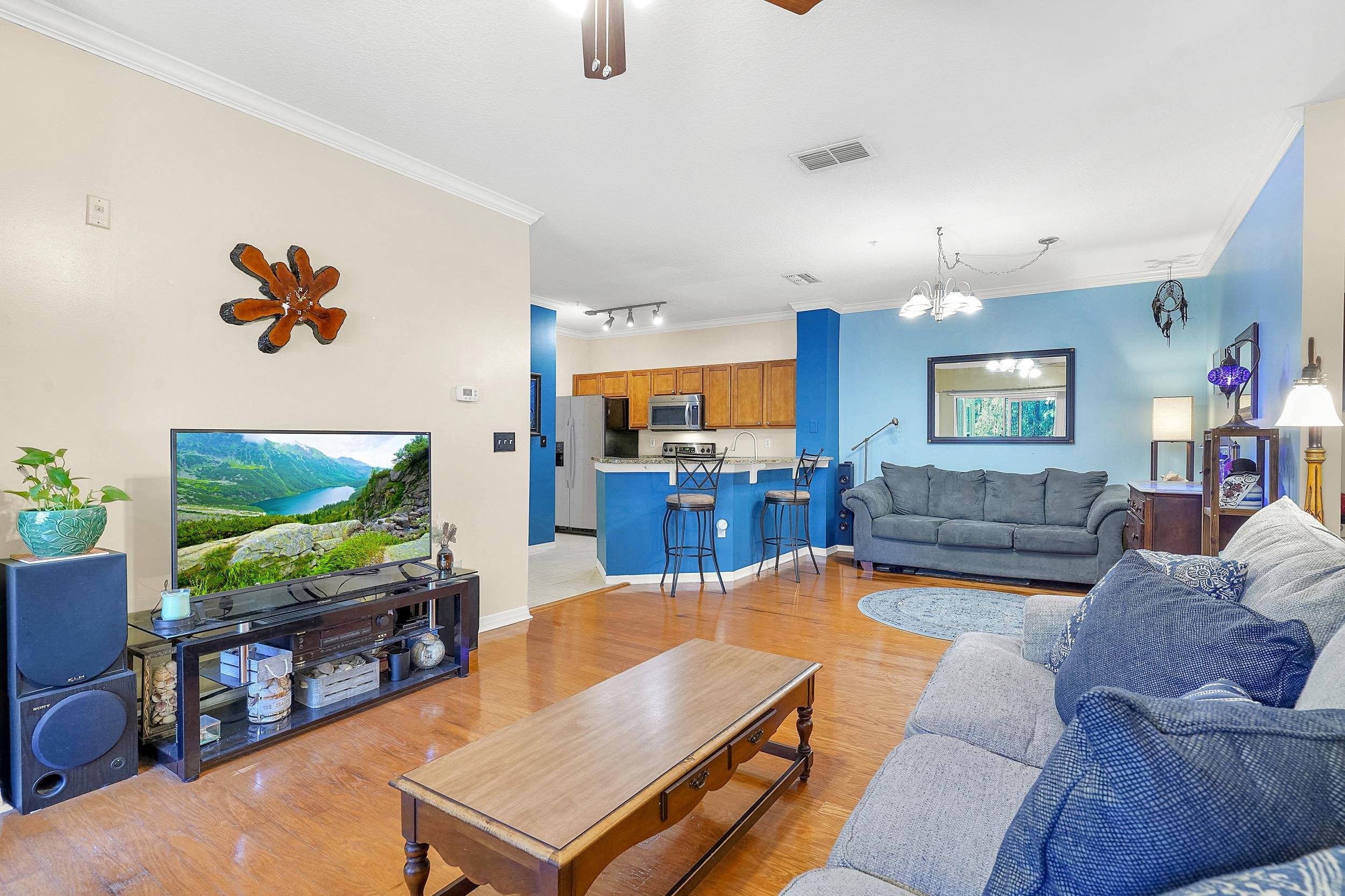 Image 6 of 52 For 615 Fairway Dr  202