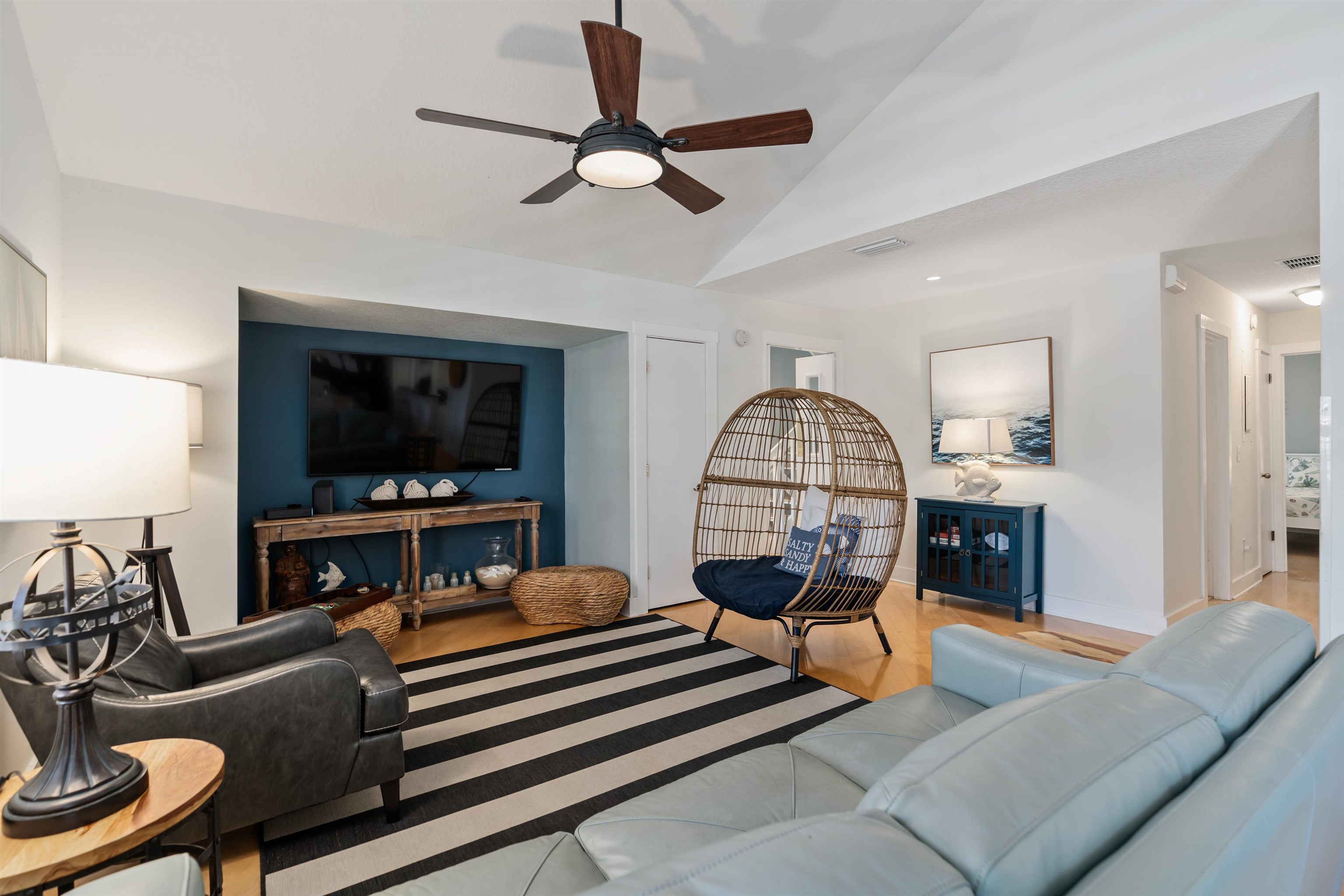 Image 4 of 52 For 66 Corunna St