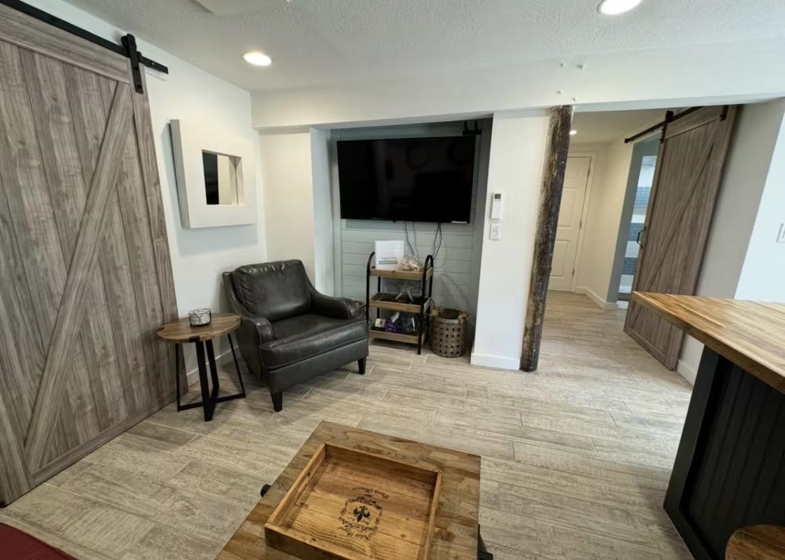 Image 40 of 52 For 66 Corunna St